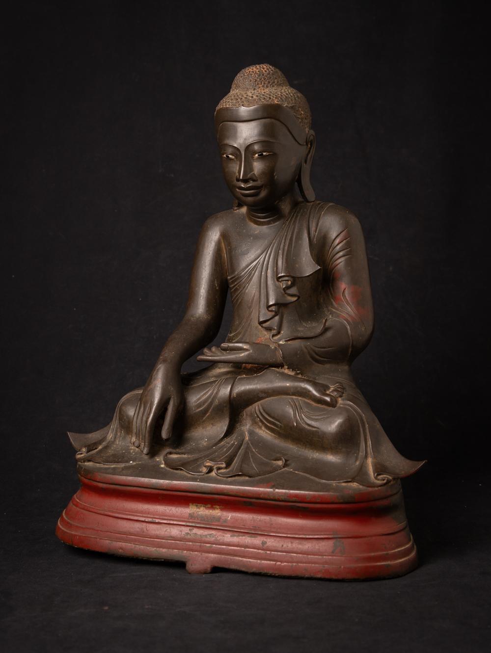 19th Century Late 19th century Antique bronze Burmese Mandalay Buddha from Burma