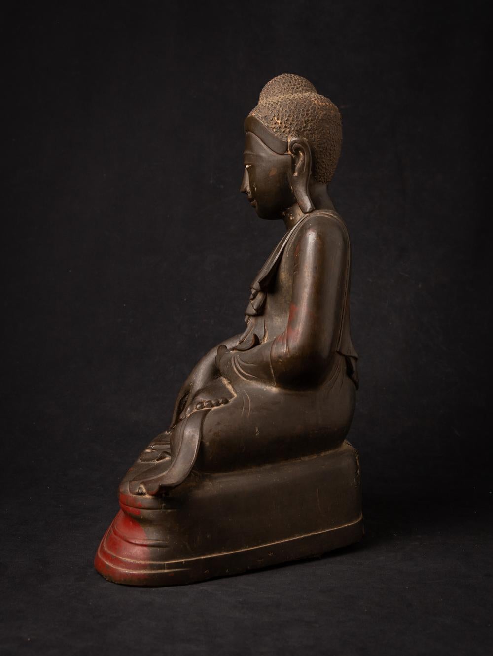 Late 19th century Antique bronze Burmese Mandalay Buddha from Burma 2