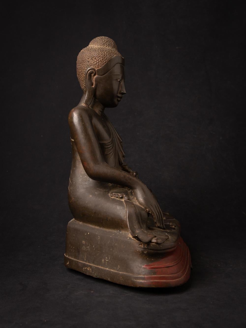 Late 19th century Antique bronze Burmese Mandalay Buddha from Burma 3
