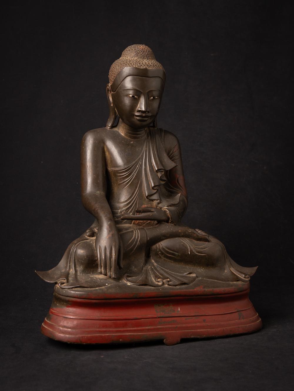 Late 19th century Antique bronze Burmese Mandalay Buddha from Burma 4