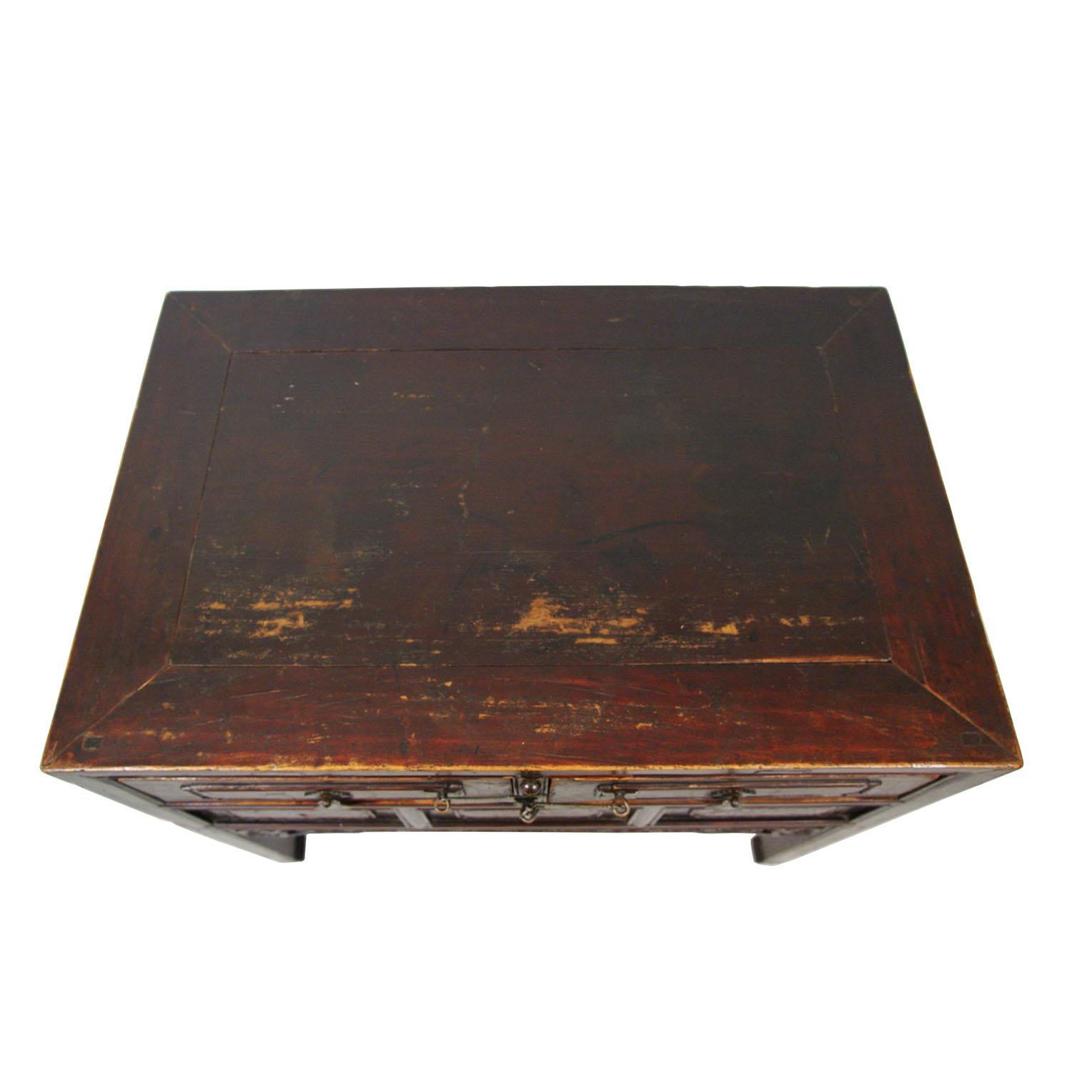 Late 19th Century Antique Chinese 2-Drawer Carved Side Table For Sale 5