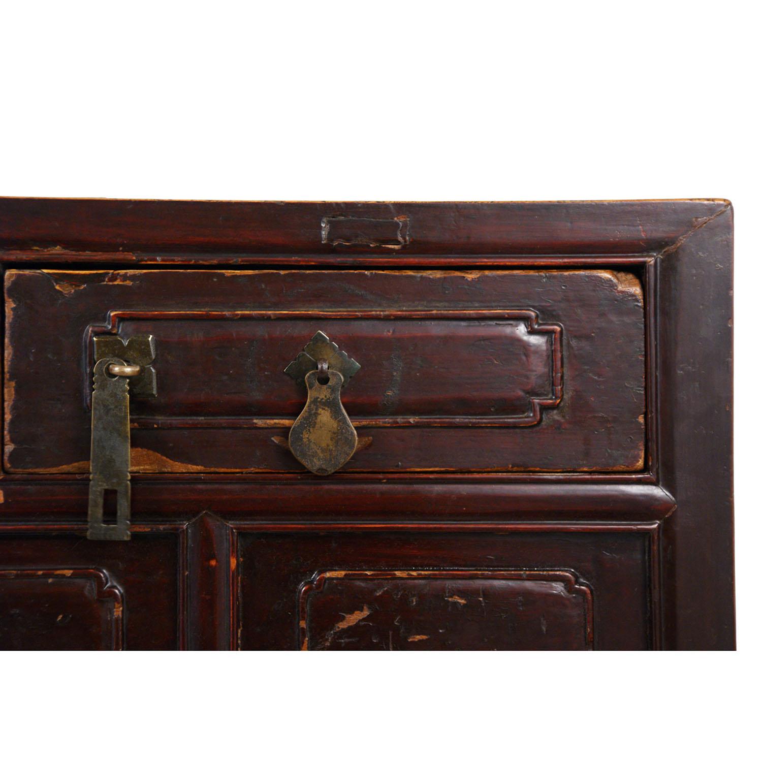 Late 19th Century Antique Chinese 2-Drawer Carved Side Table For Sale 1