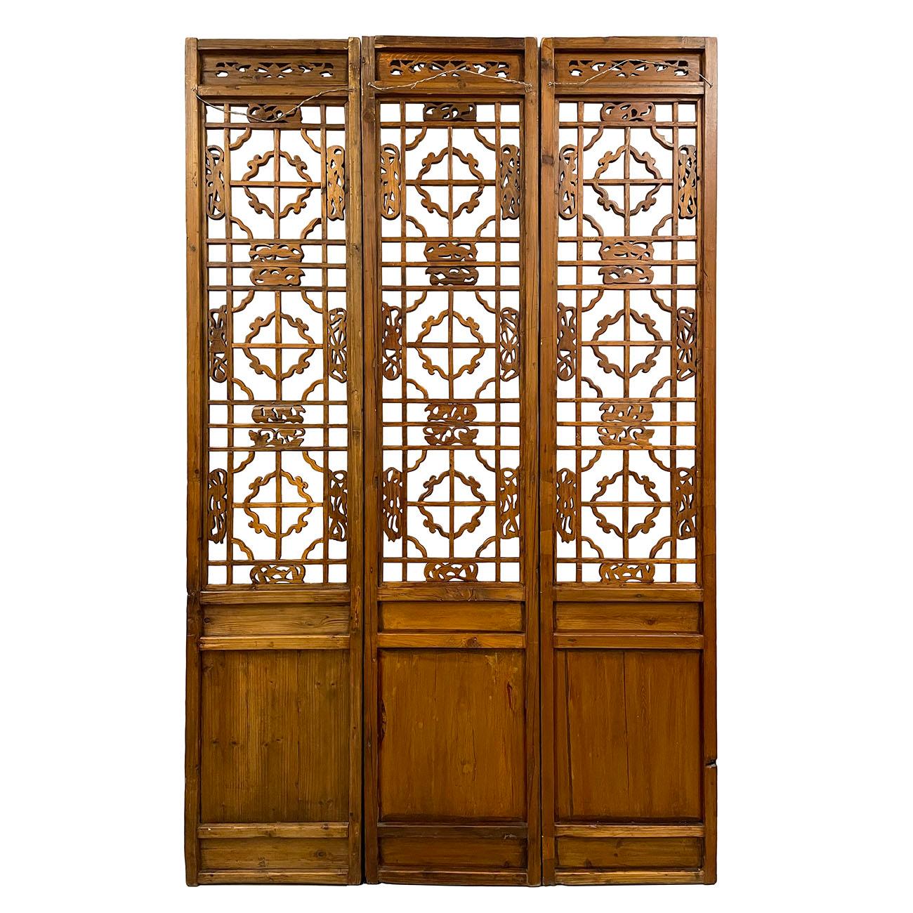 Late 19th Century Antique Chinese Handcrafted 3 Panel Wooden Screen/Room Divider For Sale 6