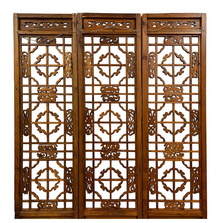 Late 19th Century Antique Chinese Handcrafted 3 Panel Wooden Screen/Room Divider For Sale 7