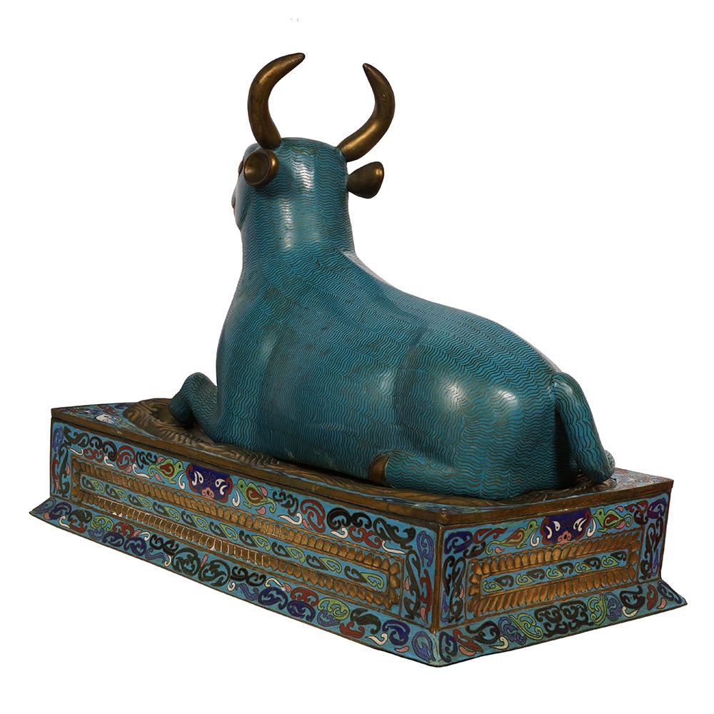 Late 19th Century Antique Chinese Large Royal Gold Plated Cloisonne Bull Statue For Sale 4