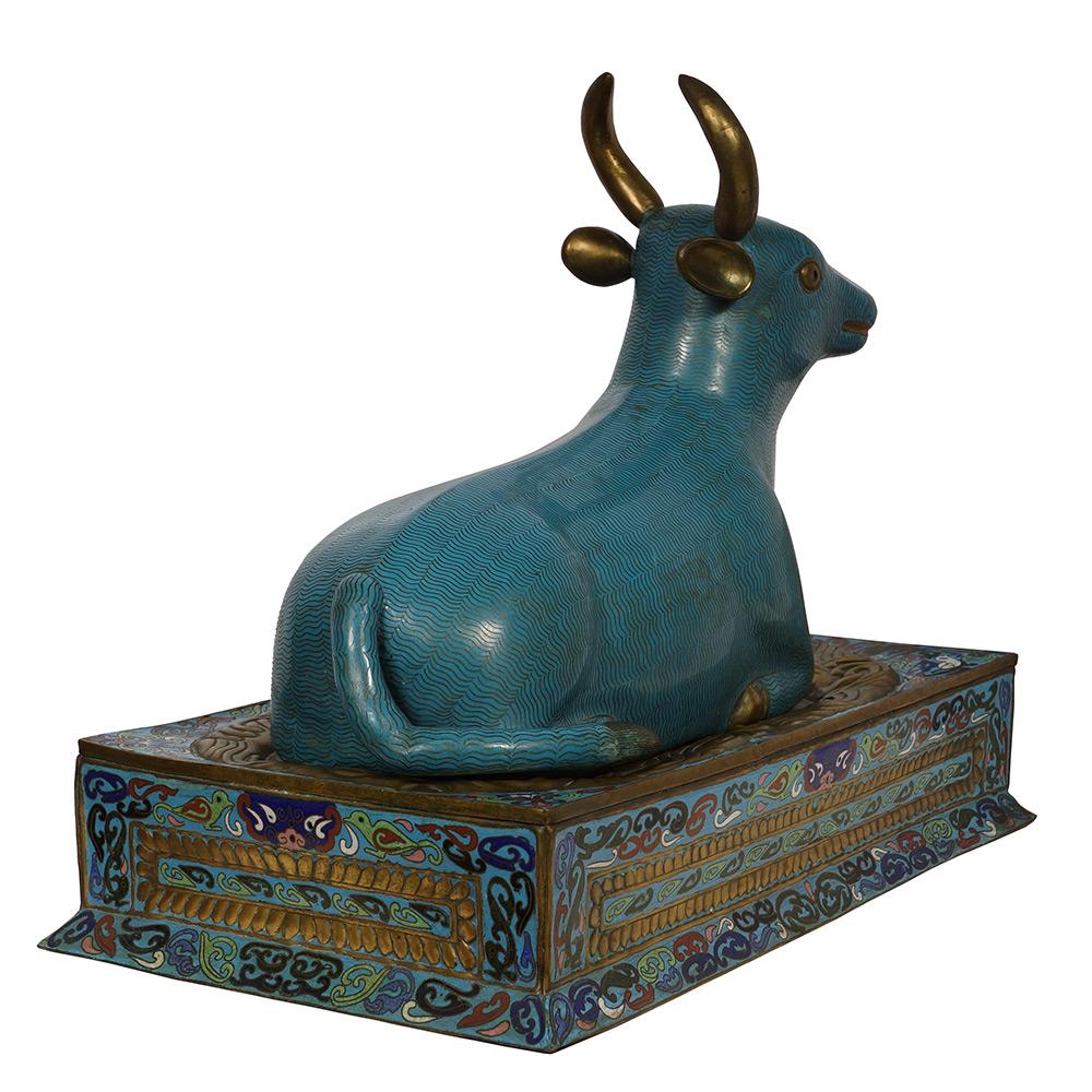 Late 19th Century Antique Chinese Large Royal Gold Plated Cloisonne Bull Statue For Sale 5