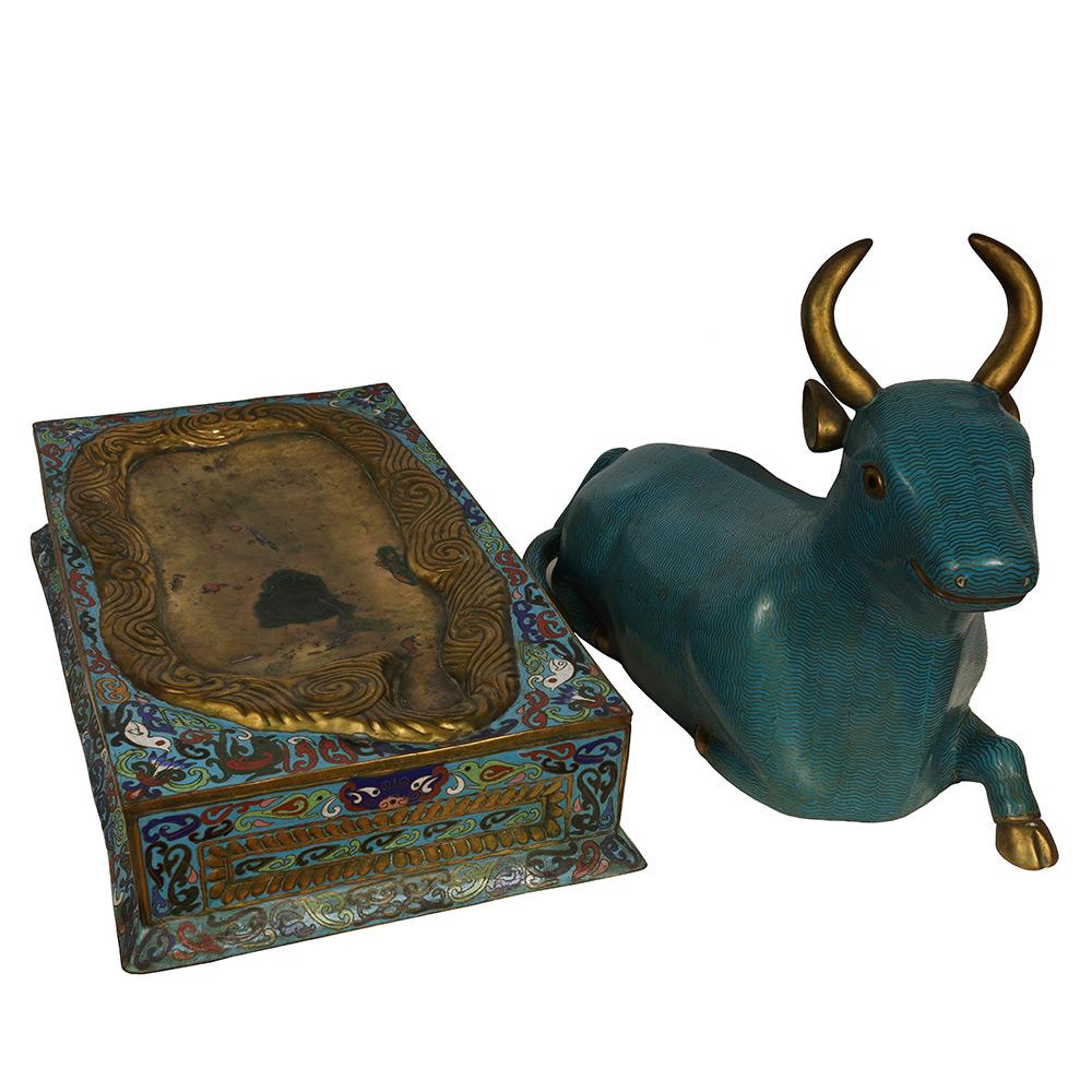 Late 19th Century Antique Chinese Large Royal Gold Plated Cloisonne Bull Statue For Sale 6