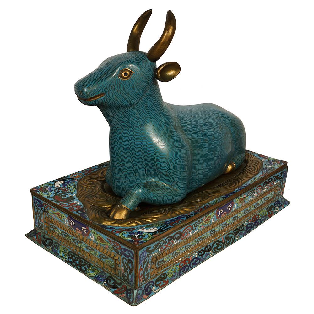 Late 19th Century Antique Chinese Large Royal Gold Plated Cloisonne Bull Statue For Sale 2