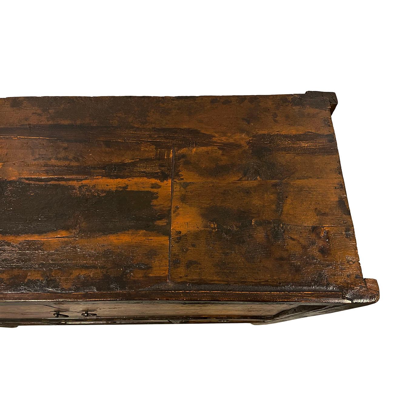 Antiker chinesischer mongolischer Schrank/Buffettisch aus dem späten 19. Jahrhundert, Sideboard im Angebot 3