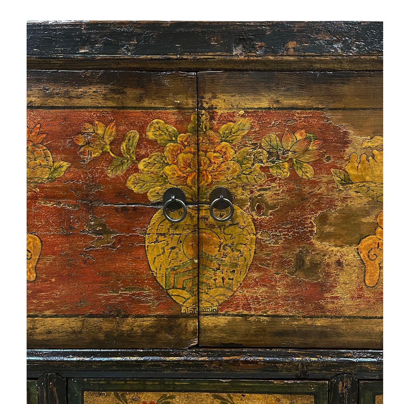 Antiker chinesischer mongolischer Schrank/Buffettisch aus dem späten 19. Jahrhundert, Sideboard (Gemalt) im Angebot