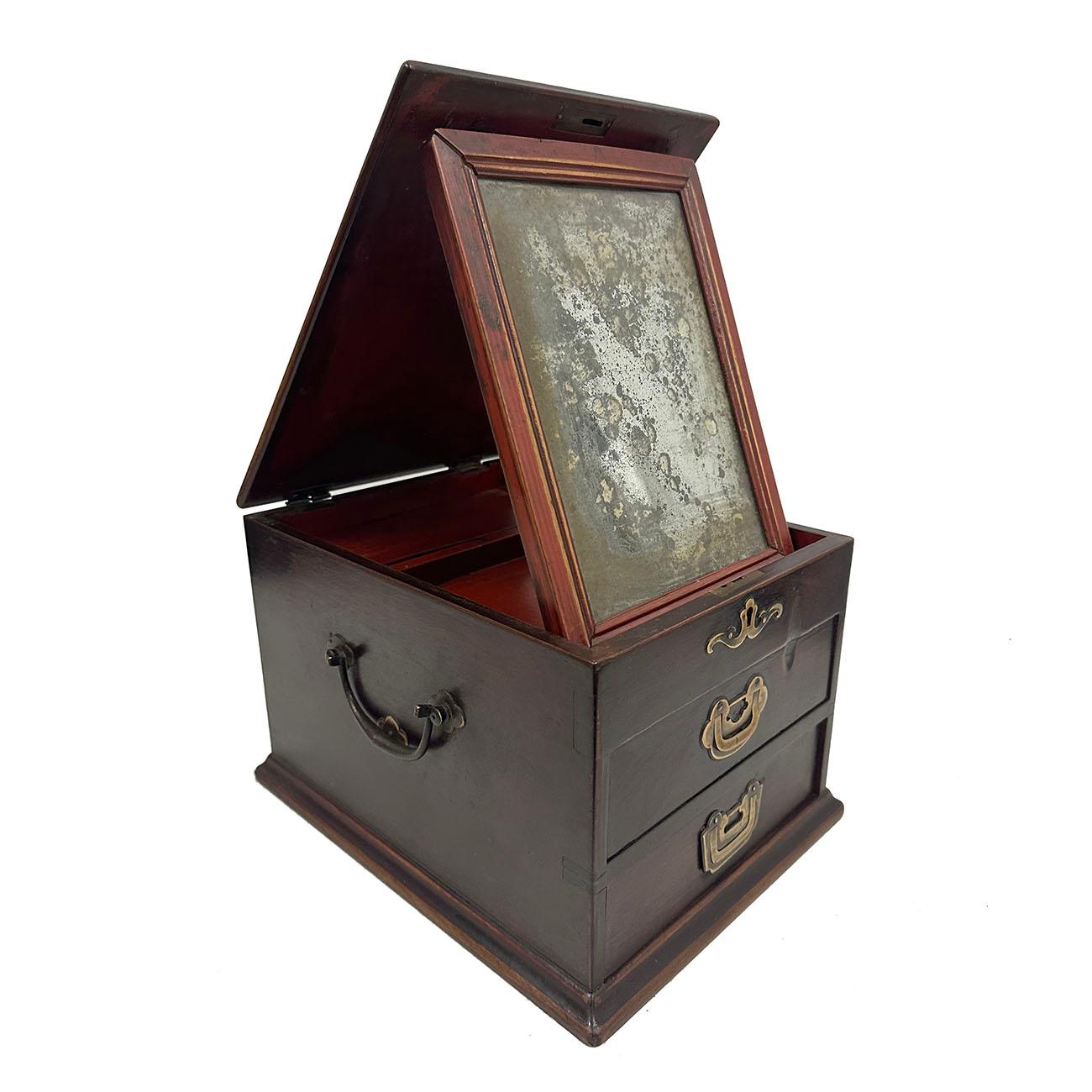 Fait main Fin du 19e siècle Boîte à bijoux chinoise ancienne en bois, boîte à cosmétiques en vente