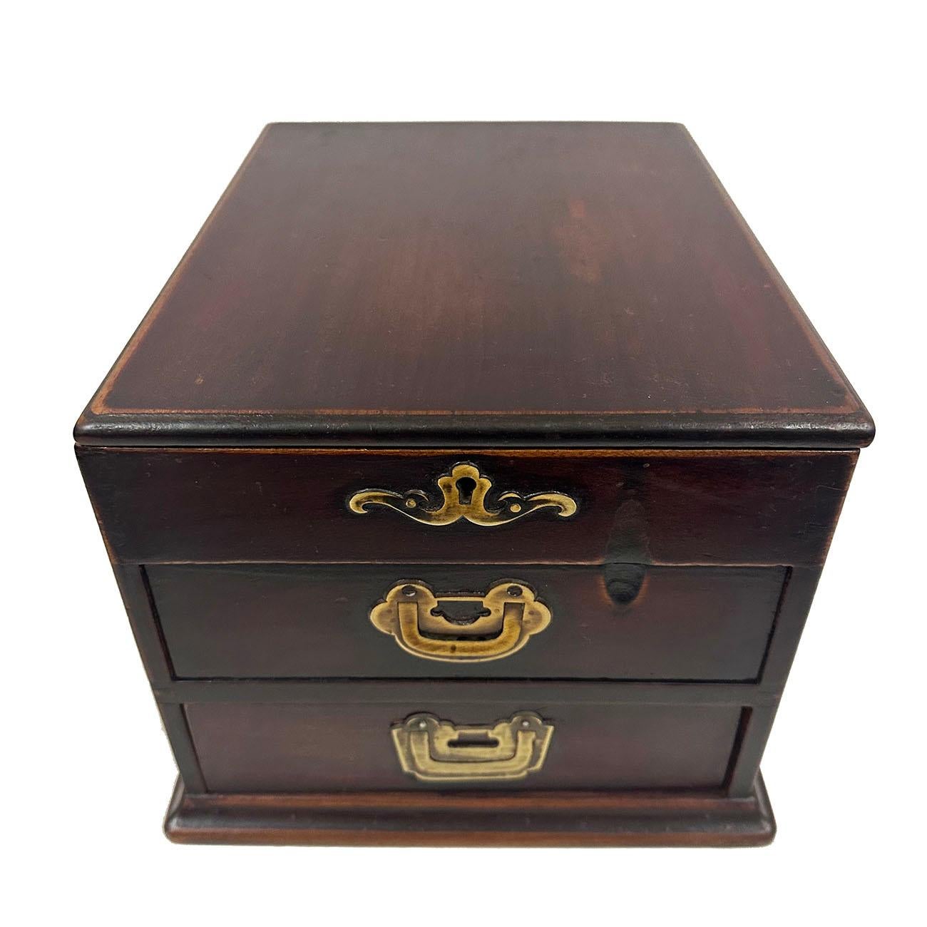 XIXe siècle Fin du 19ème siècle, boîte à bijoux chinoise ancienne en bois, boîte à cosmétiques en vente