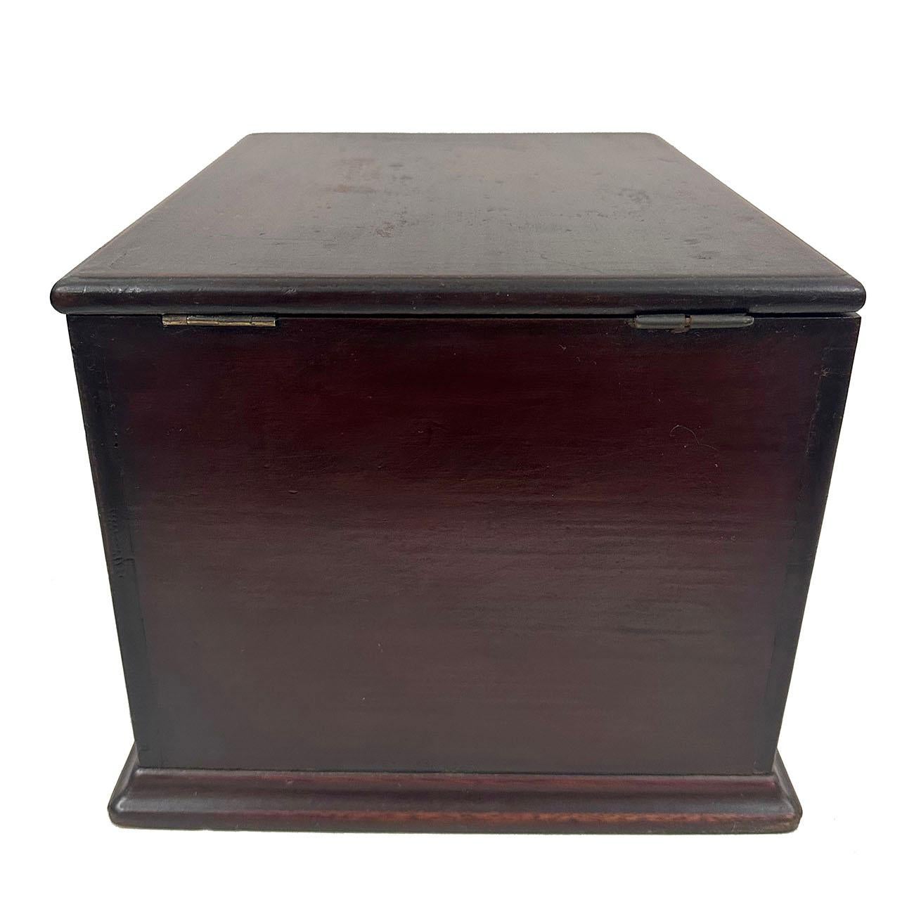 Fin du 19ème siècle, boîte à bijoux chinoise ancienne en bois, boîte à cosmétiques en vente 2