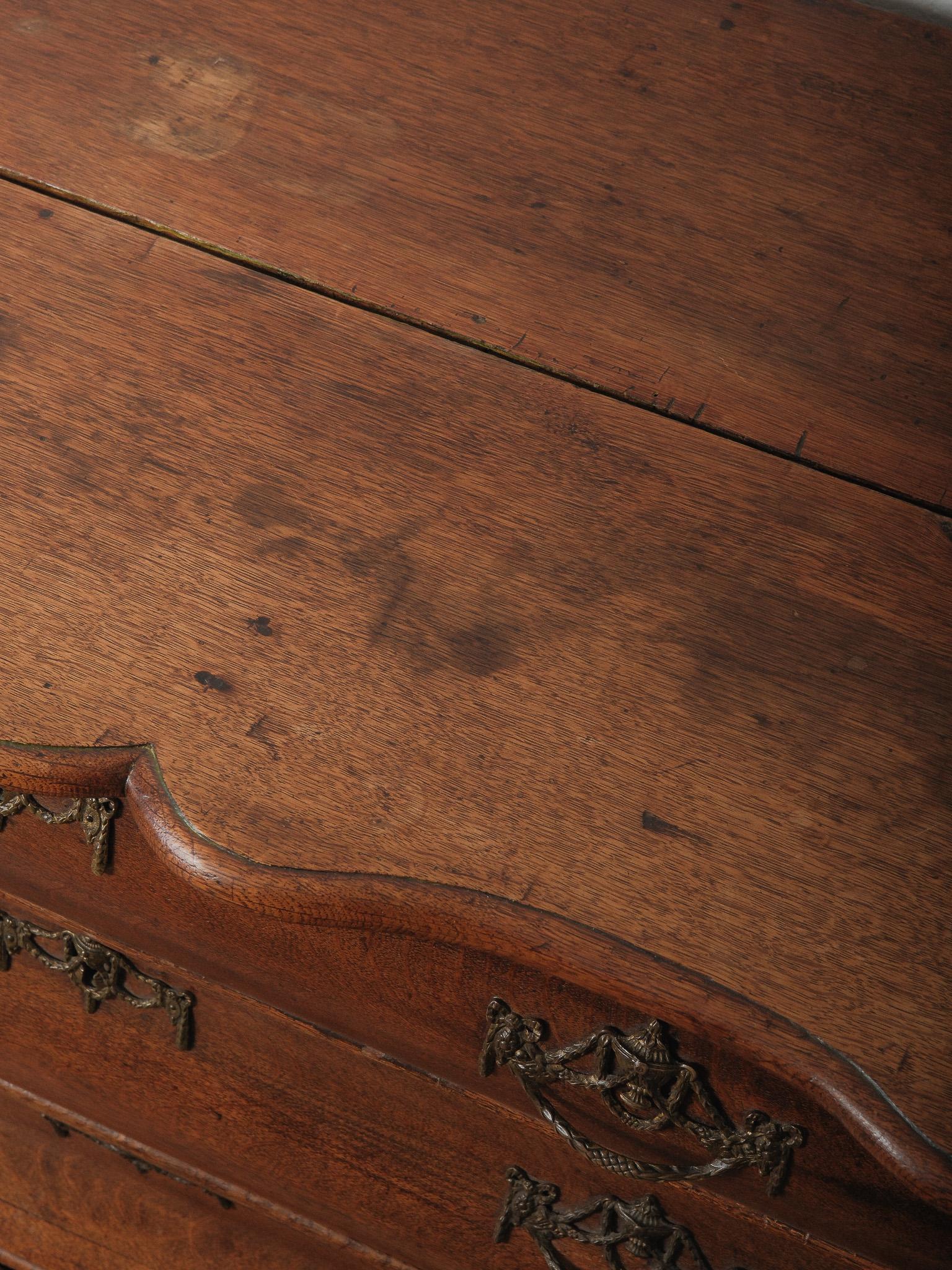 Commodo olandese a bombe in Oak della fine del XIX secolo - Cassettiera In condizioni buone in vendita a High Point, NC