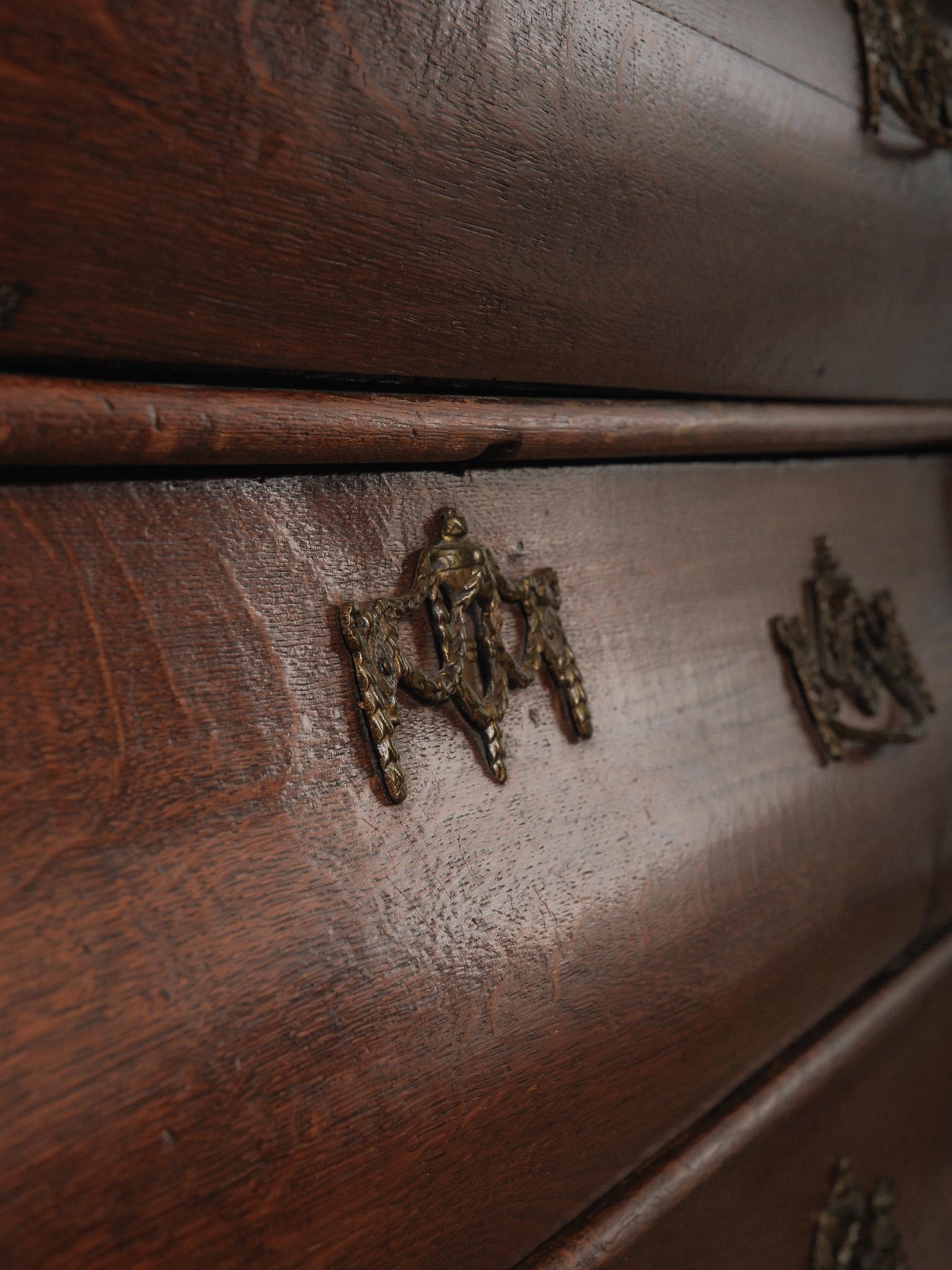 Ottone Commodo olandese a bombe in Oak della fine del XIX secolo - Cassettiera in vendita