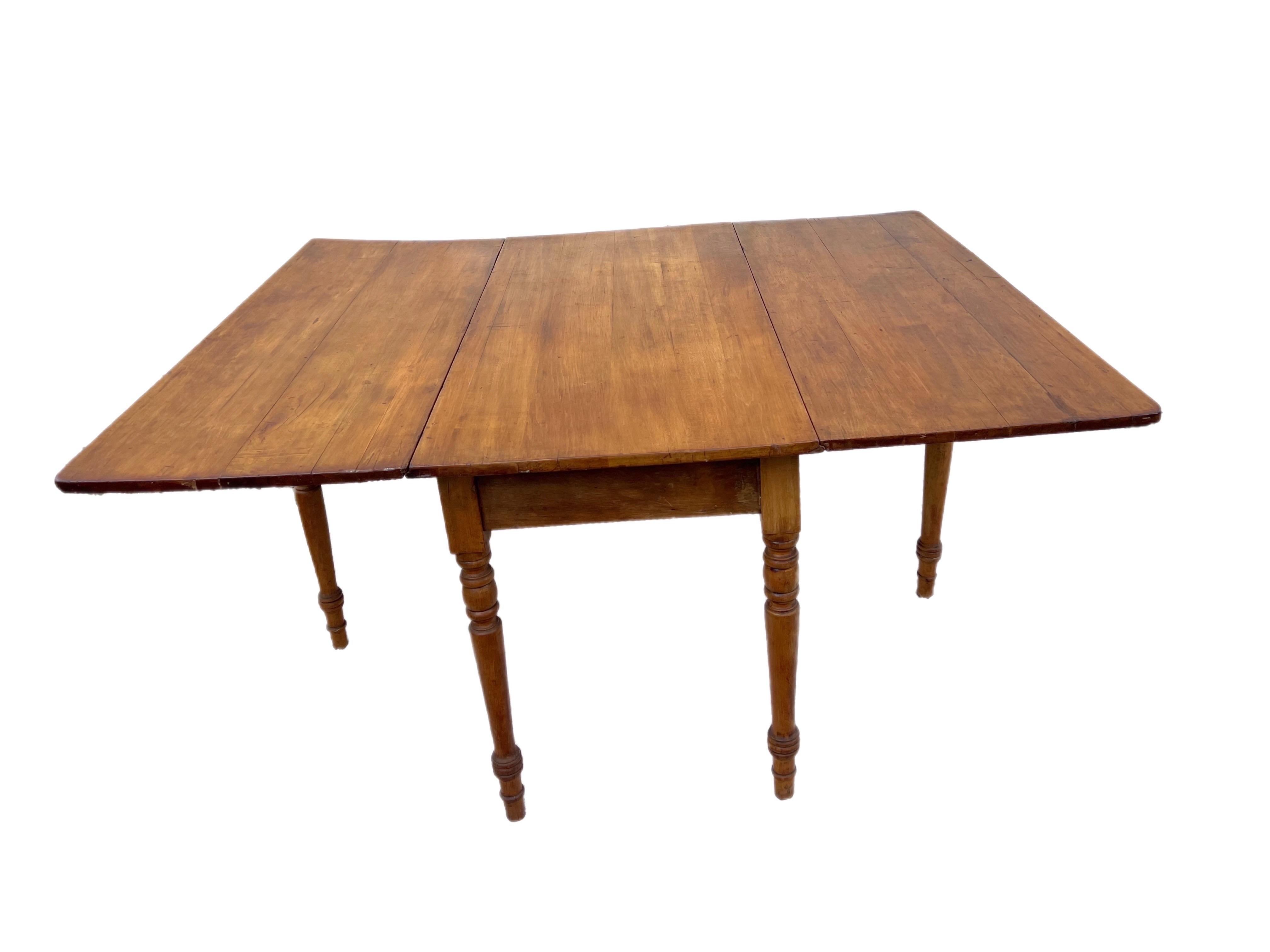 English Late 19th Century Antique Farmhouse Solid Chestnut Gateleg Table For Sale