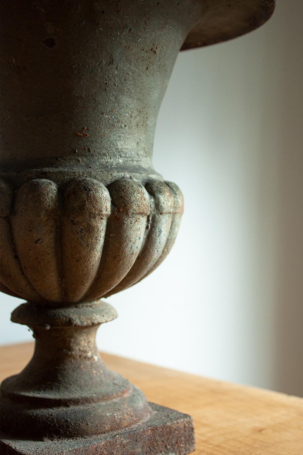 French Cast Iron Medici Vases Garden Planter Urn In Good Condition For Sale In Rümmingen, BW