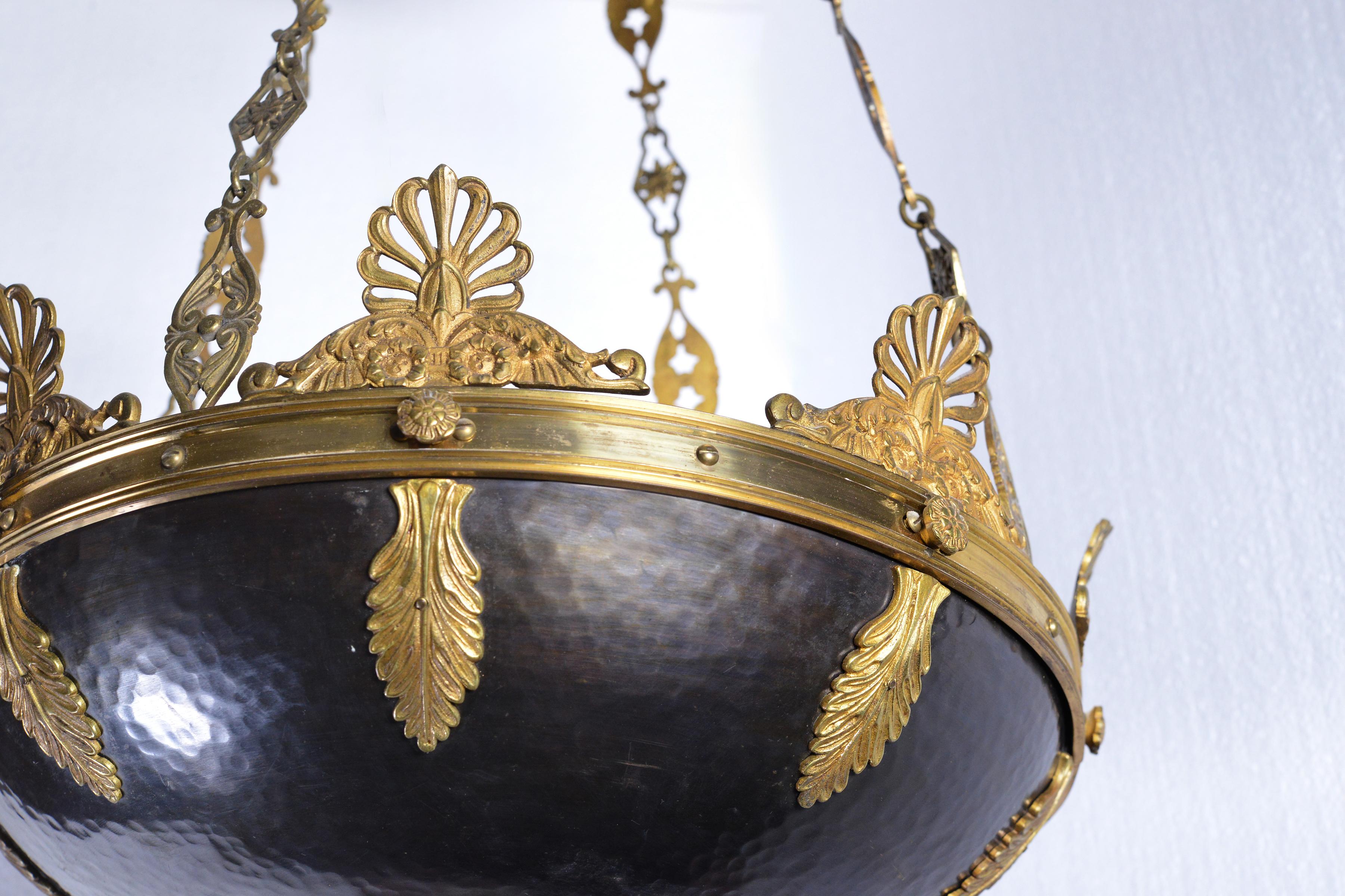 Placcato oro Lampadario francese impero in bronzo patinato e dorato della fine del XIX secolo in vendita