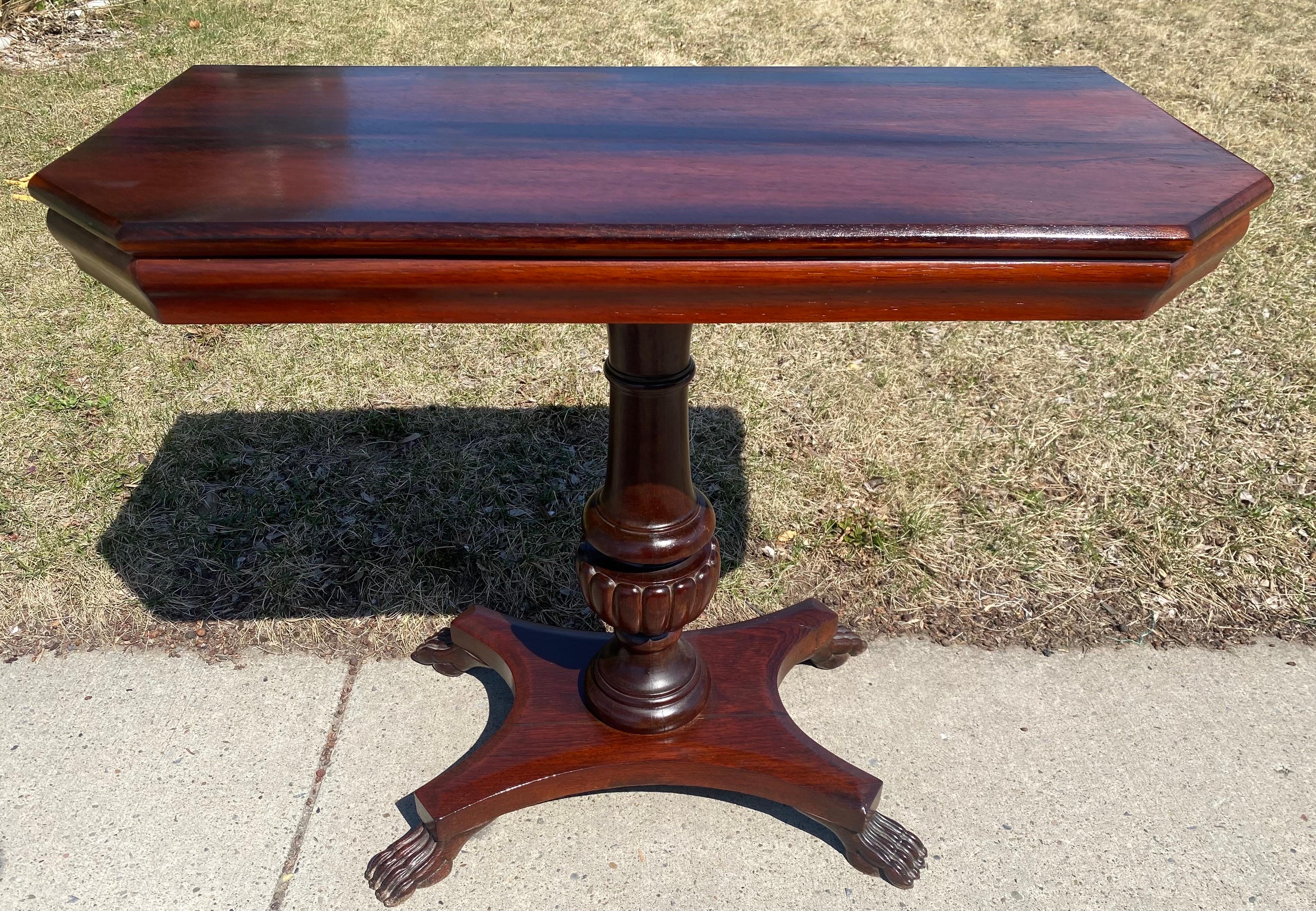 Antiker handgeschnitzter Palisander-Beistelltisch aus dem späten 19. (Handgeschnitzt) im Angebot