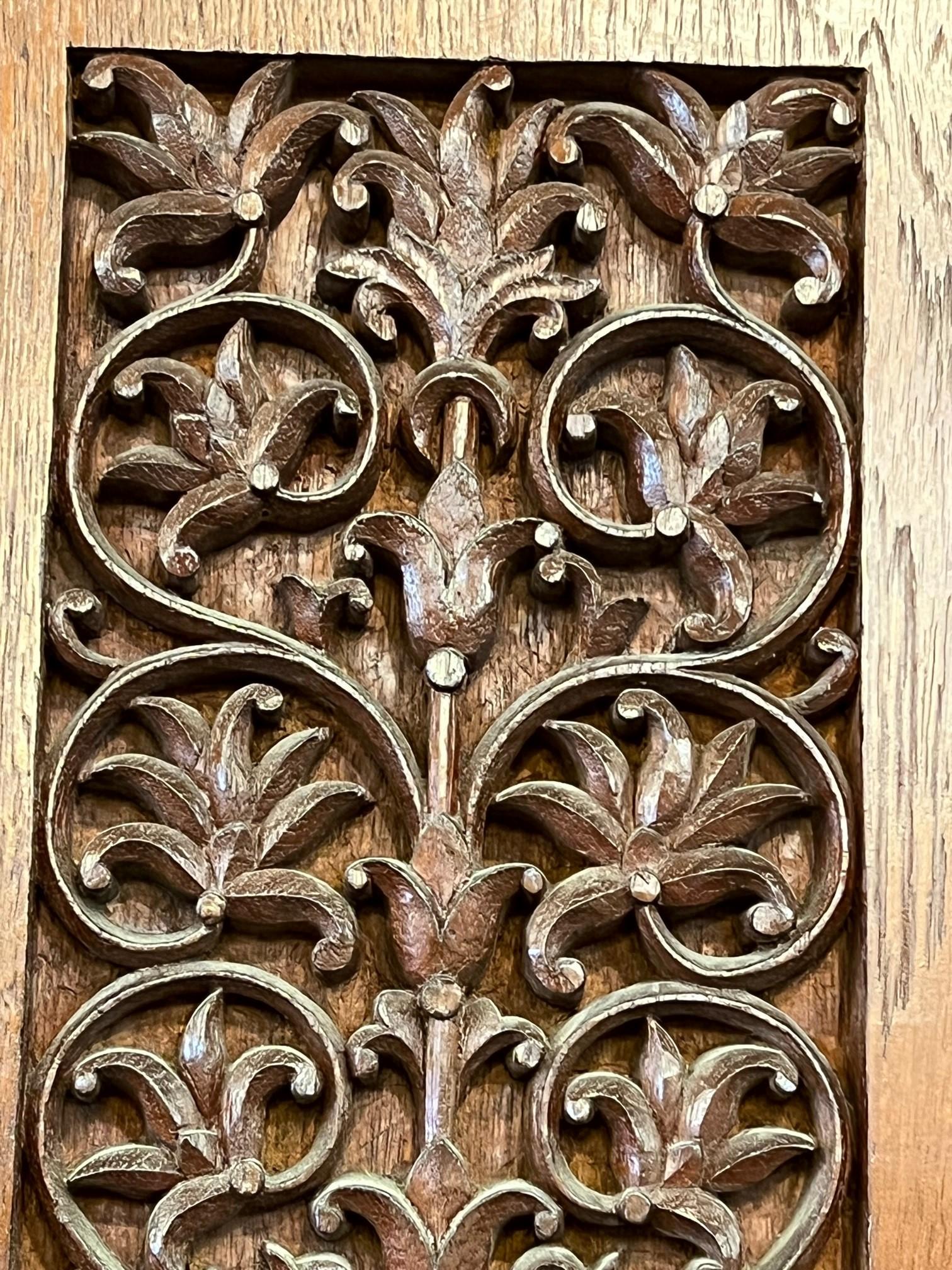 Cheminée ancienne en bois sculptée à la main de la fin du XIXe siècle en vente 5