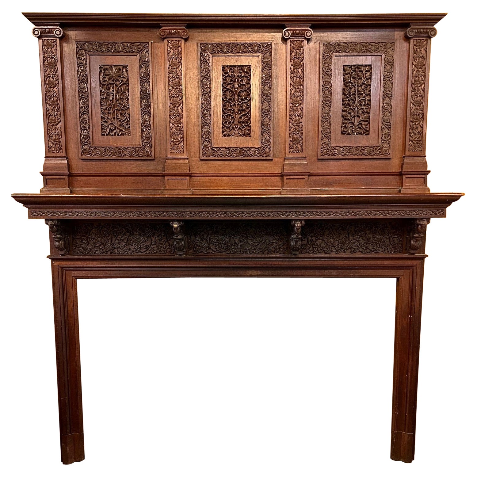 Cheminée ancienne en bois sculptée à la main de la fin du XIXe siècle en vente