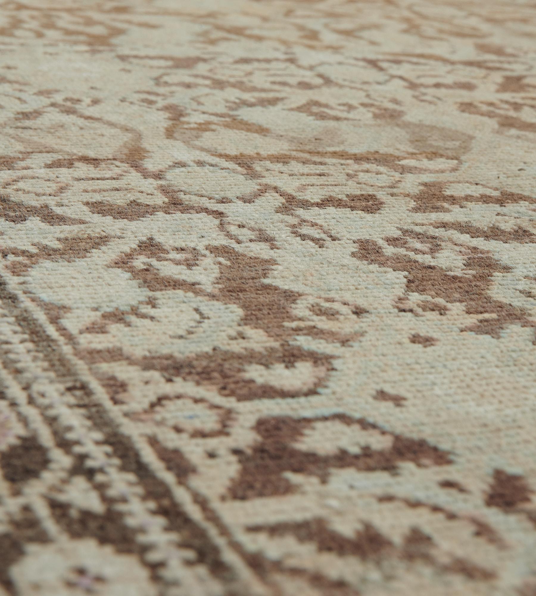 Late 19th Century Antique Handwoven Wool Malayer Rug In Good Condition For Sale In West Hollywood, CA