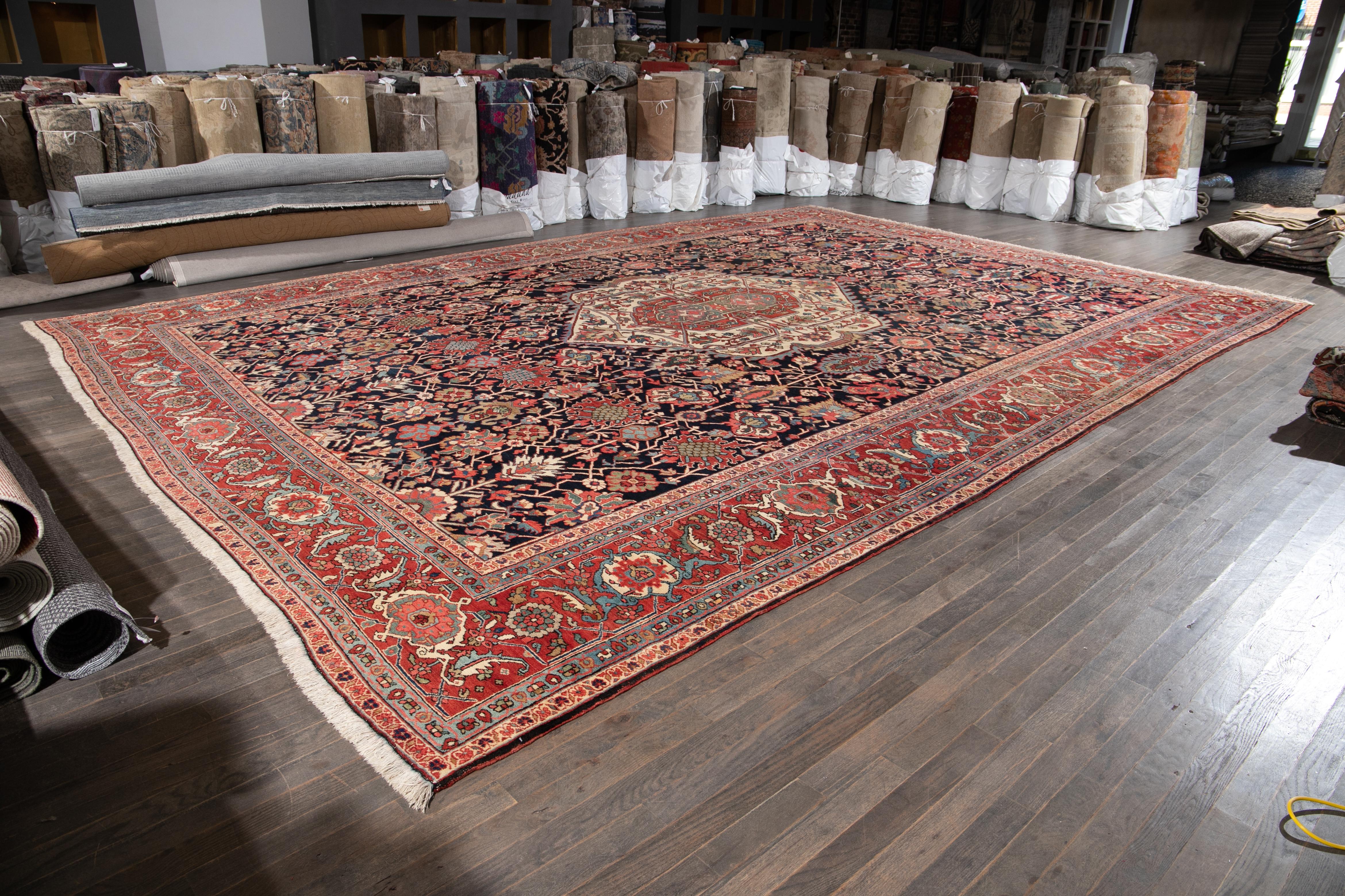 Antiker Heriz-Wollteppich in Übergröße aus dem späten 19 (Persisch) im Angebot