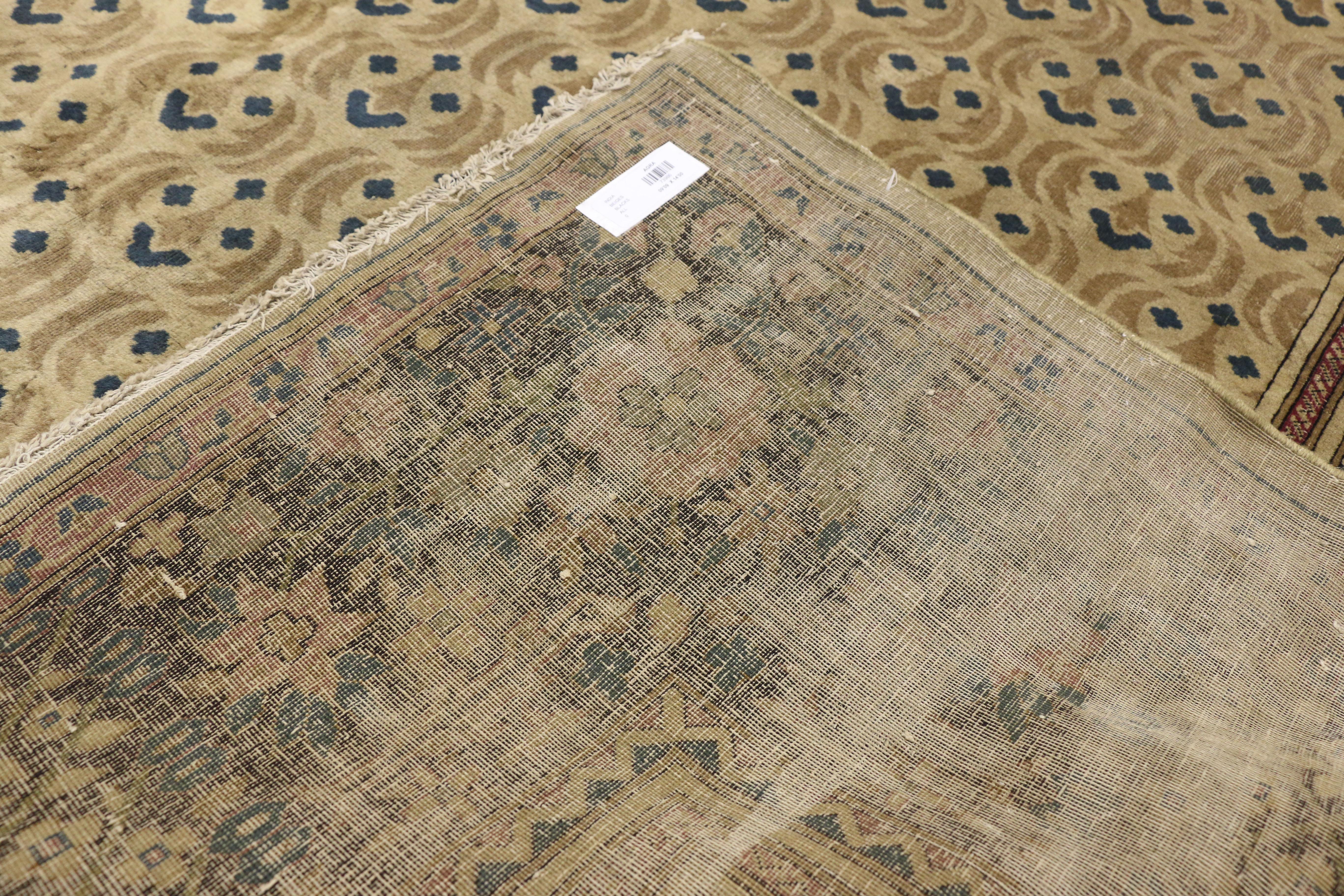 Late 19th Century Antique Indian Agra Rug with Art Deco Style In Good Condition For Sale In Dallas, TX