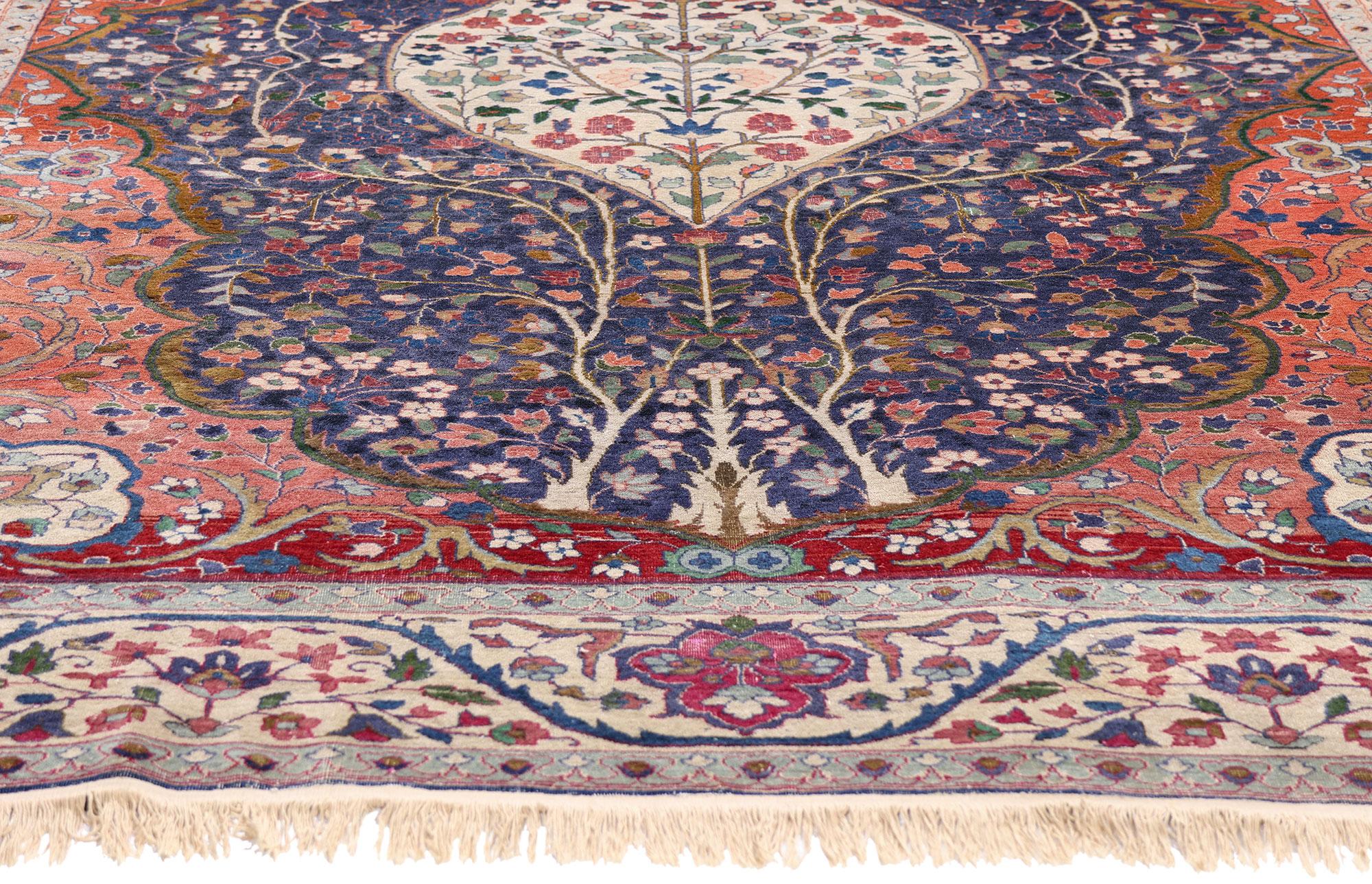 Late 19th Century Antique Indian Agra Rug with Traditional Style In Good Condition For Sale In Dallas, TX