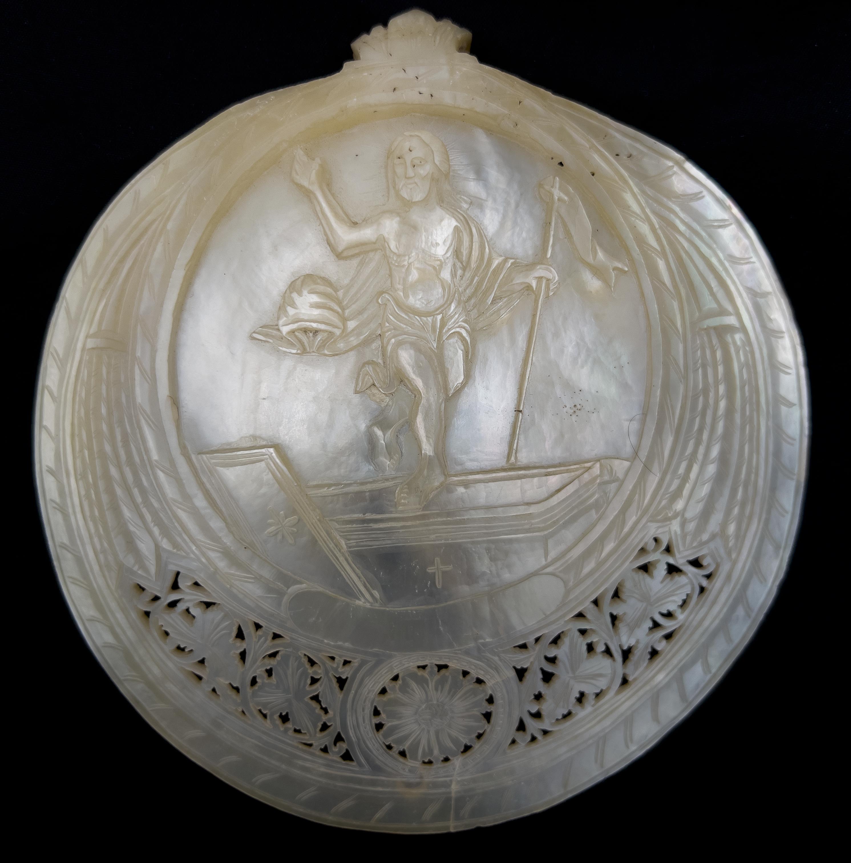 Late 19th Century Antique Jerusalem Mother of Pearl Shell Carved Plaques In Good Condition For Sale In London, GB