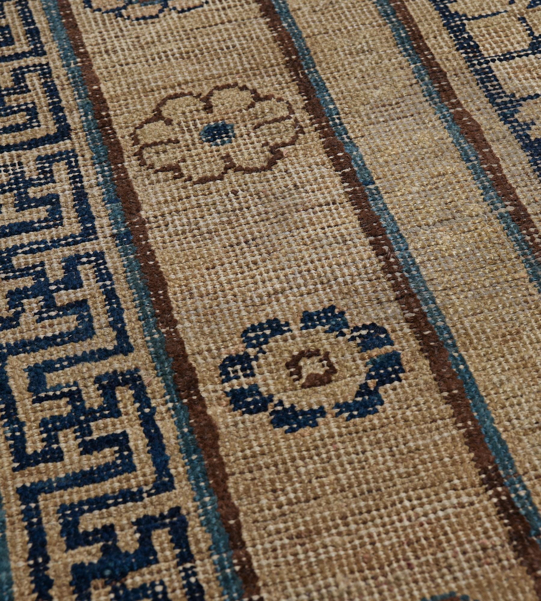 Antiker Khotan-Teppich aus Ostturkestan aus dem späten 19. Jahrhundert im Zustand „Gut“ im Angebot in West Hollywood, CA