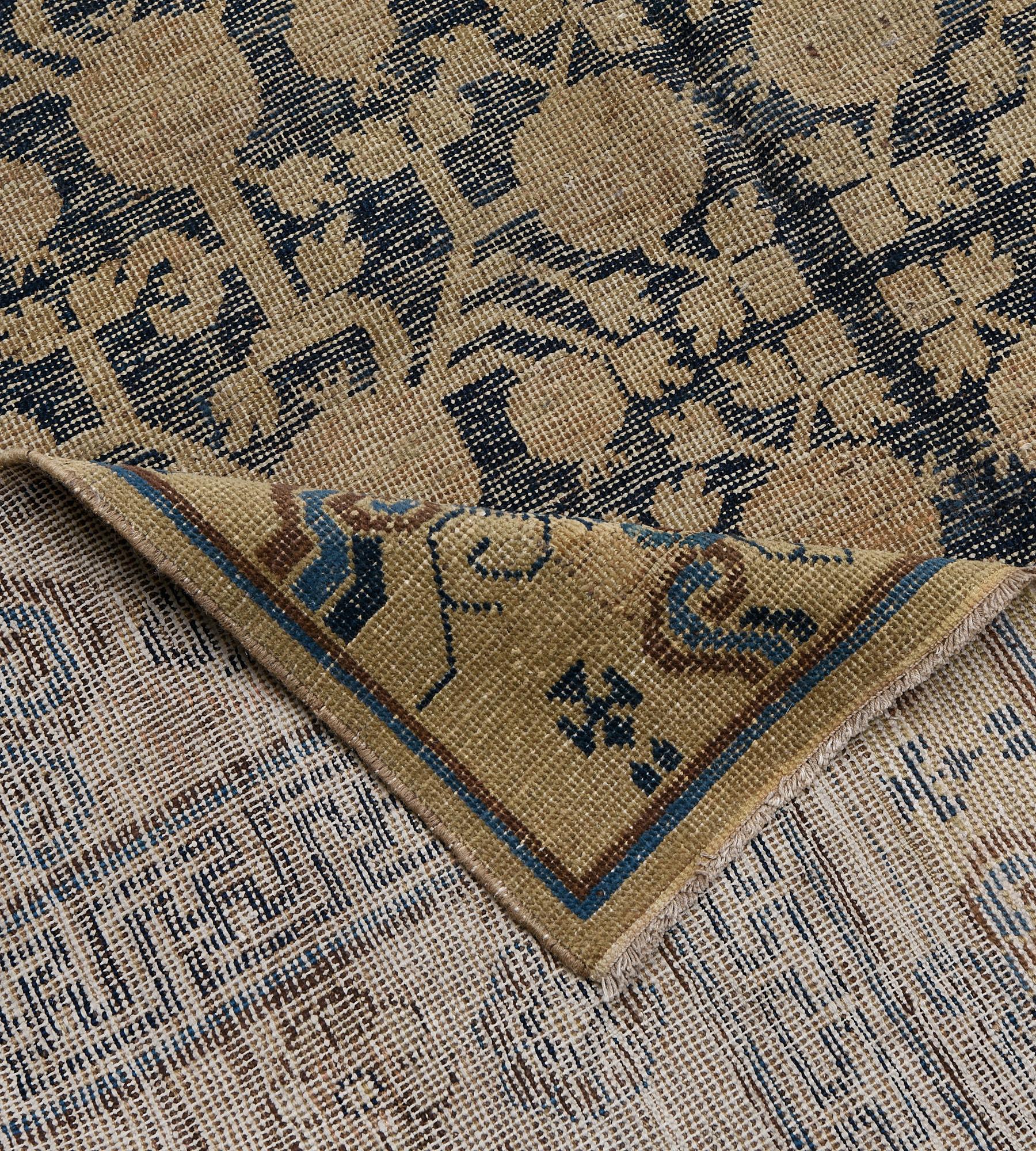 Antiker Khotan-Teppich aus Ostturkestan aus dem späten 19. Jahrhundert im Angebot 3