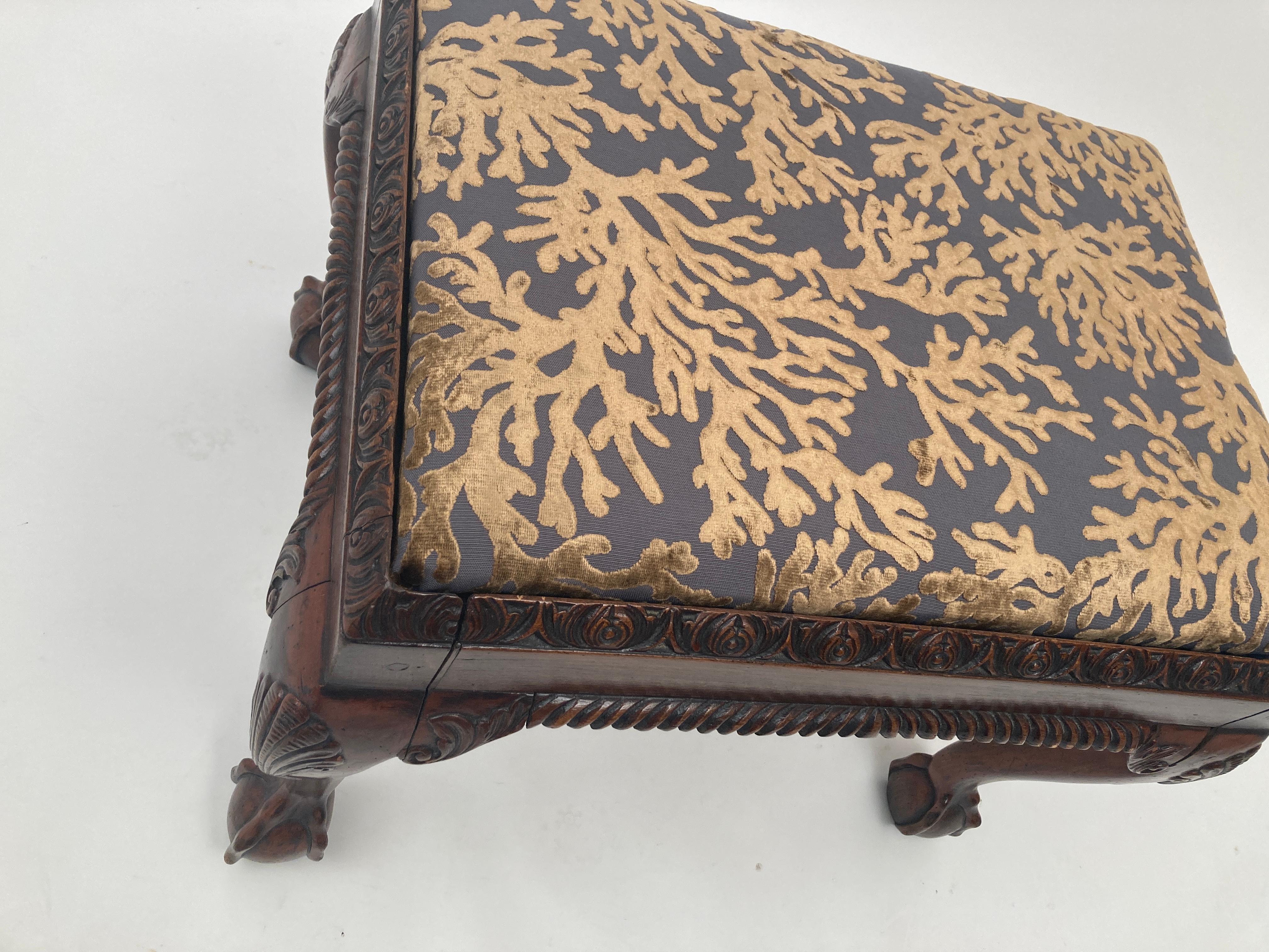 Late 19th Century Antique Mahogany Chippendale Upholstered Bench In Good Condition For Sale In Louisville, KY