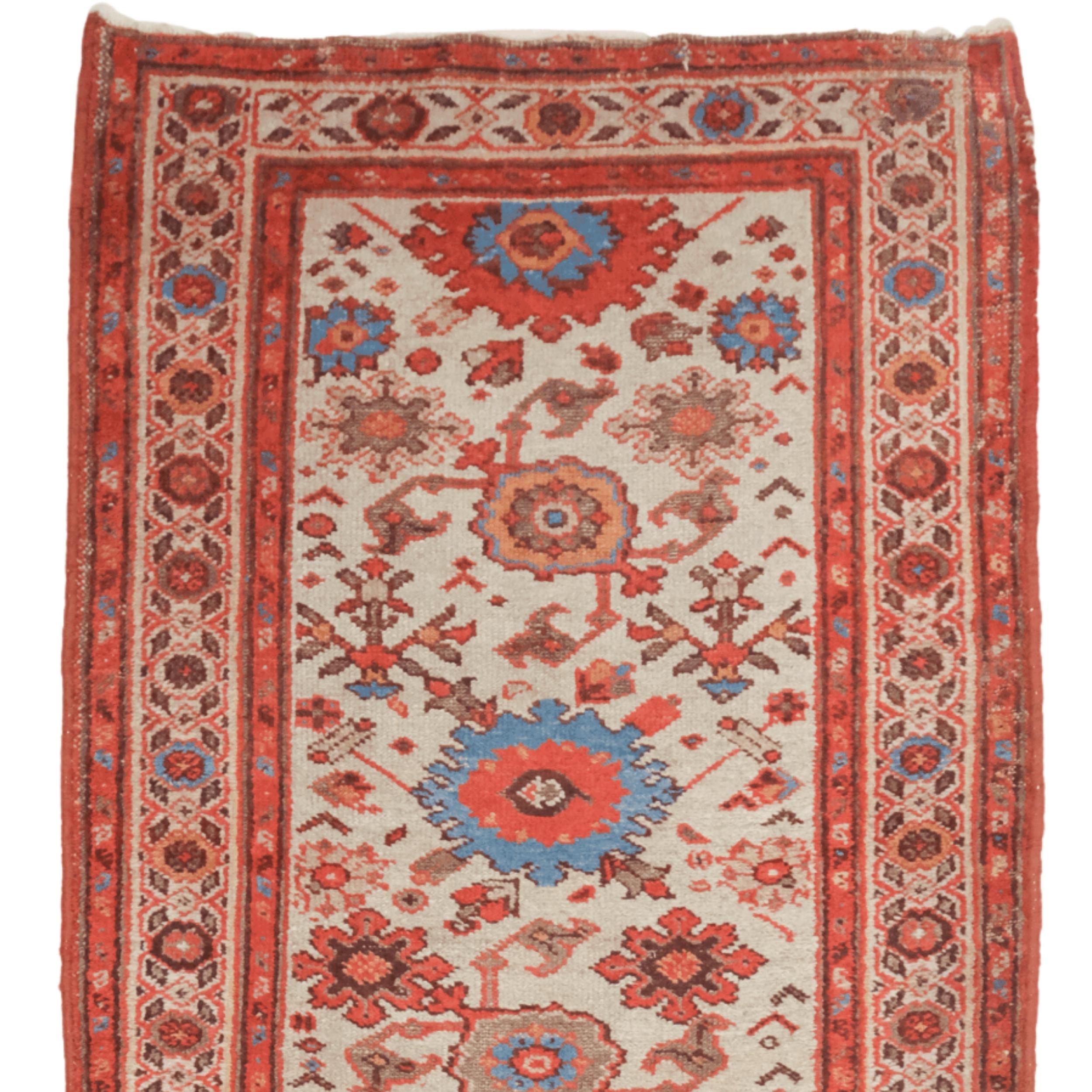 Tapis du XIXe siècle de Malayer - Où l'élégance et l'histoire se rencontrent

Ce tapis antique unique de Malayer est une pièce rare qui a survécu de la fin du XIXe siècle à nos jours. Produit dans la région de Malayer en Iran, il se distingue par
