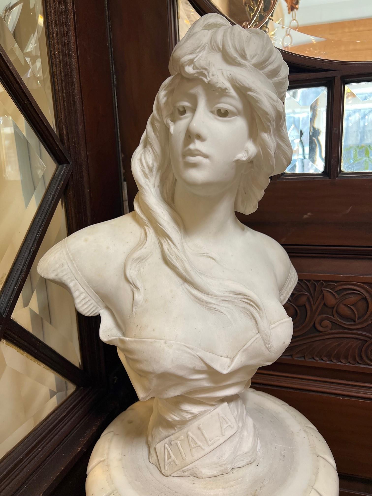 italien  Fin du 19ème siècle Buste en marbre ancien ATALA Signé A. Piazza Carrara  en vente