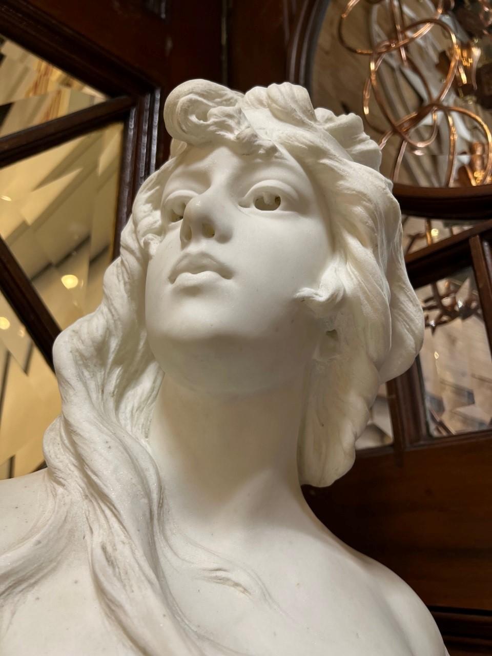 XIXe siècle  Fin du 19ème siècle Buste en marbre ancien ATALA Signé A. Piazza Carrara  en vente