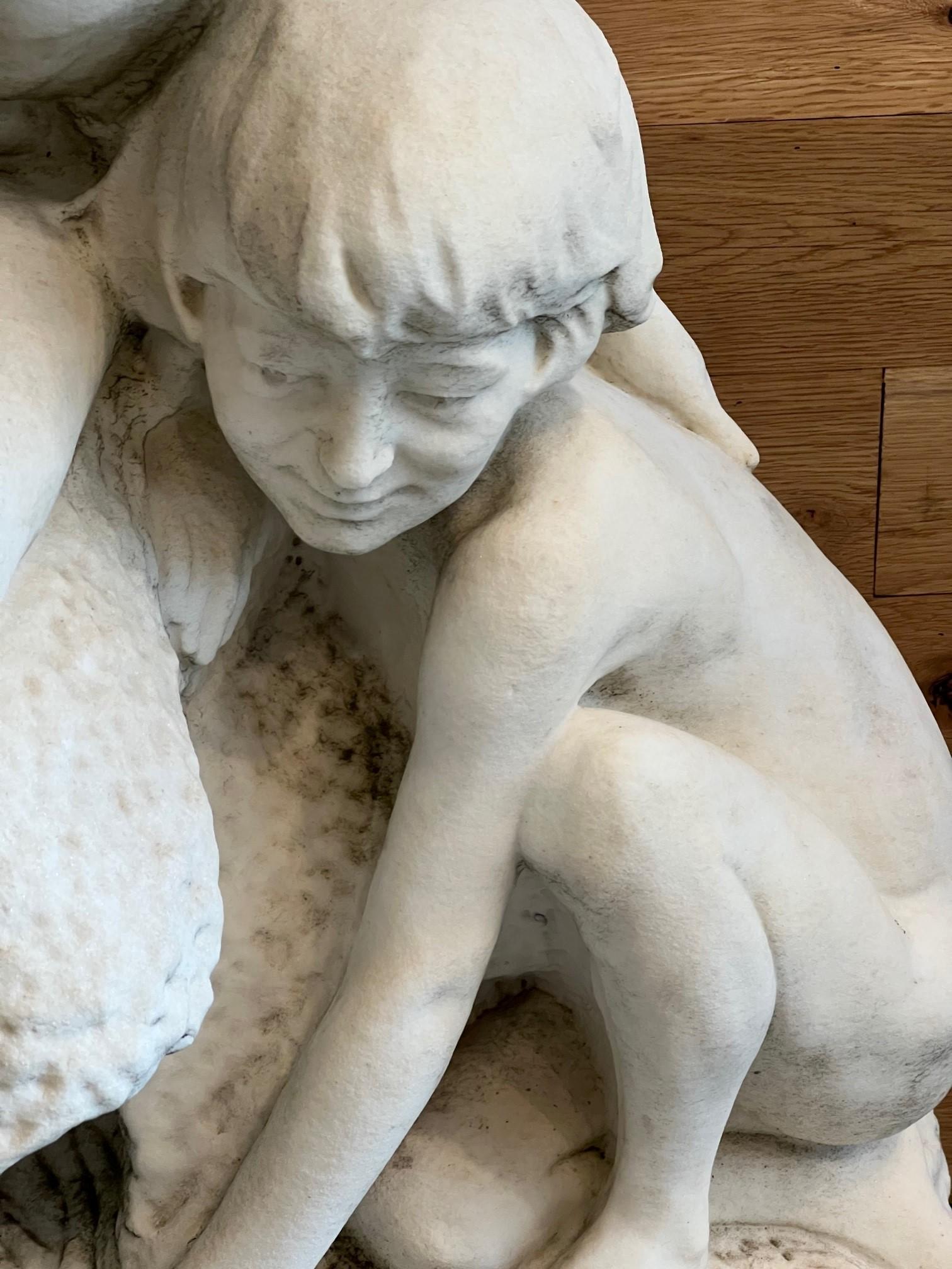 Antiker Marmorbrunnen des frühen 20. Jahrhunderts, Junges Mädchen und Junge mit Muschel, signiert im Angebot 5