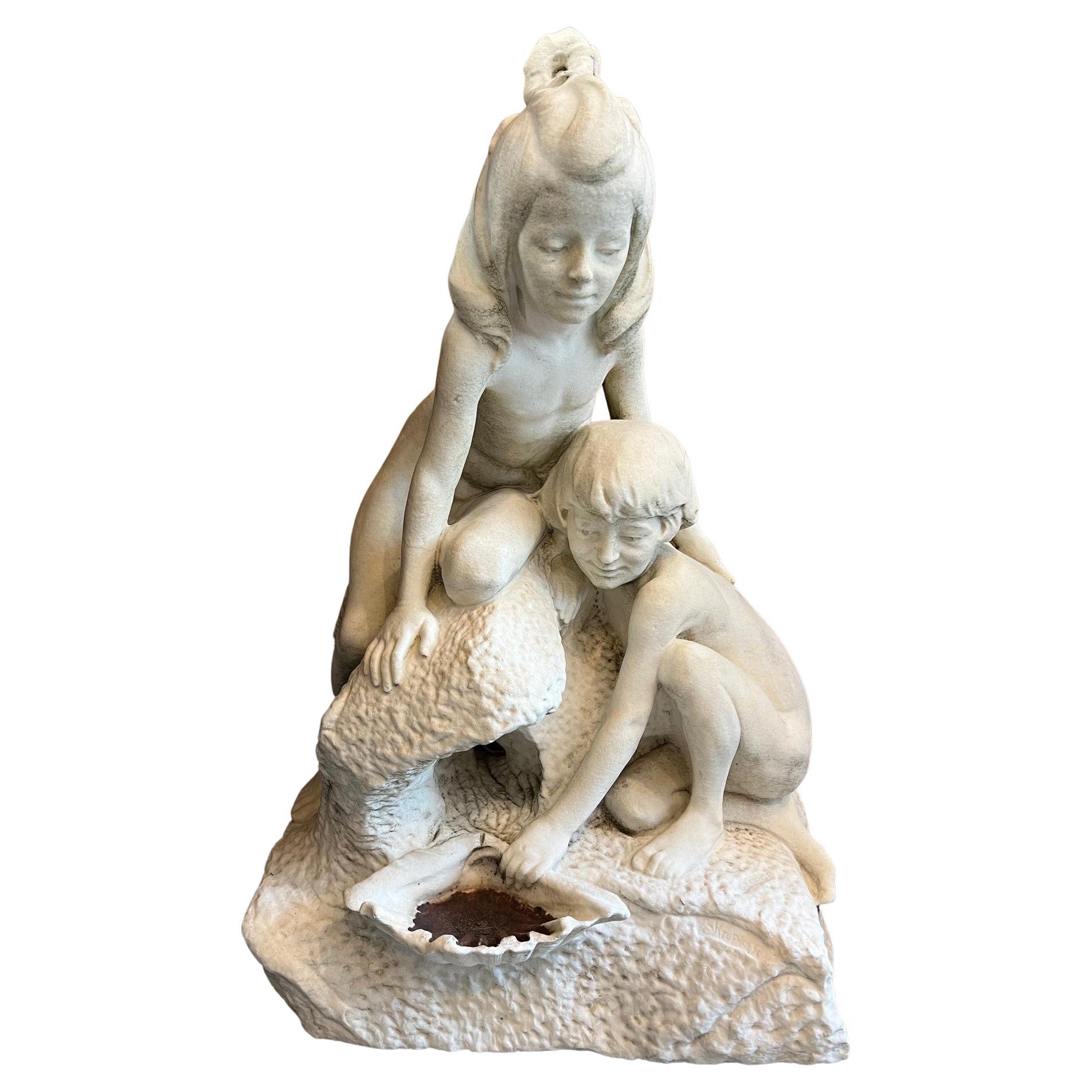 Antiker Marmorbrunnen des frühen 20. Jahrhunderts, Junges Mädchen und Junge mit Muschel, signiert