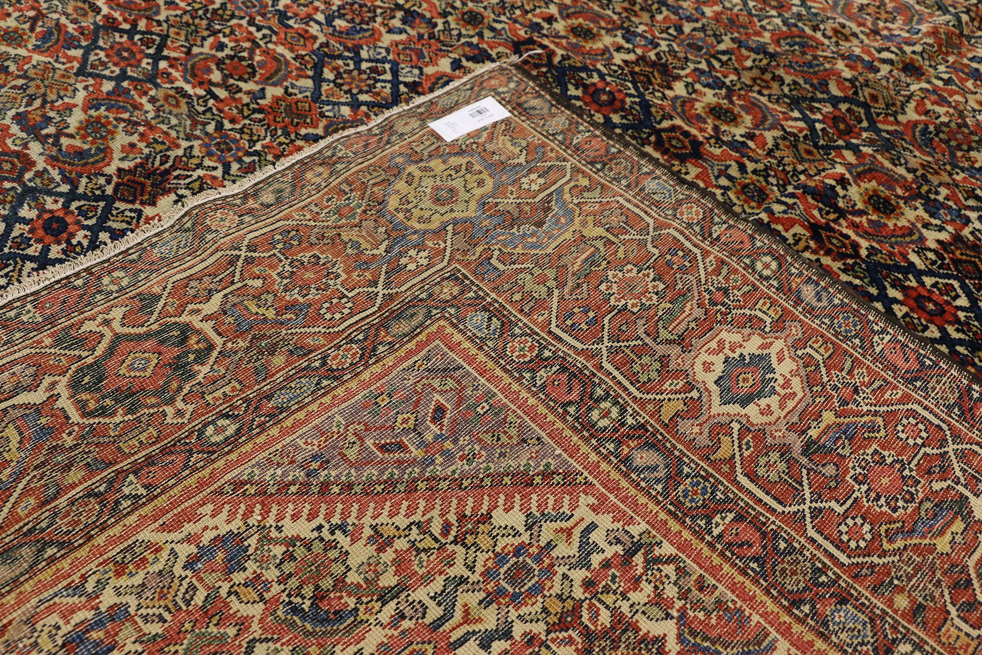 Late 19th Century Antique Persian Farahan Rug In Good Condition For Sale In Dallas, TX