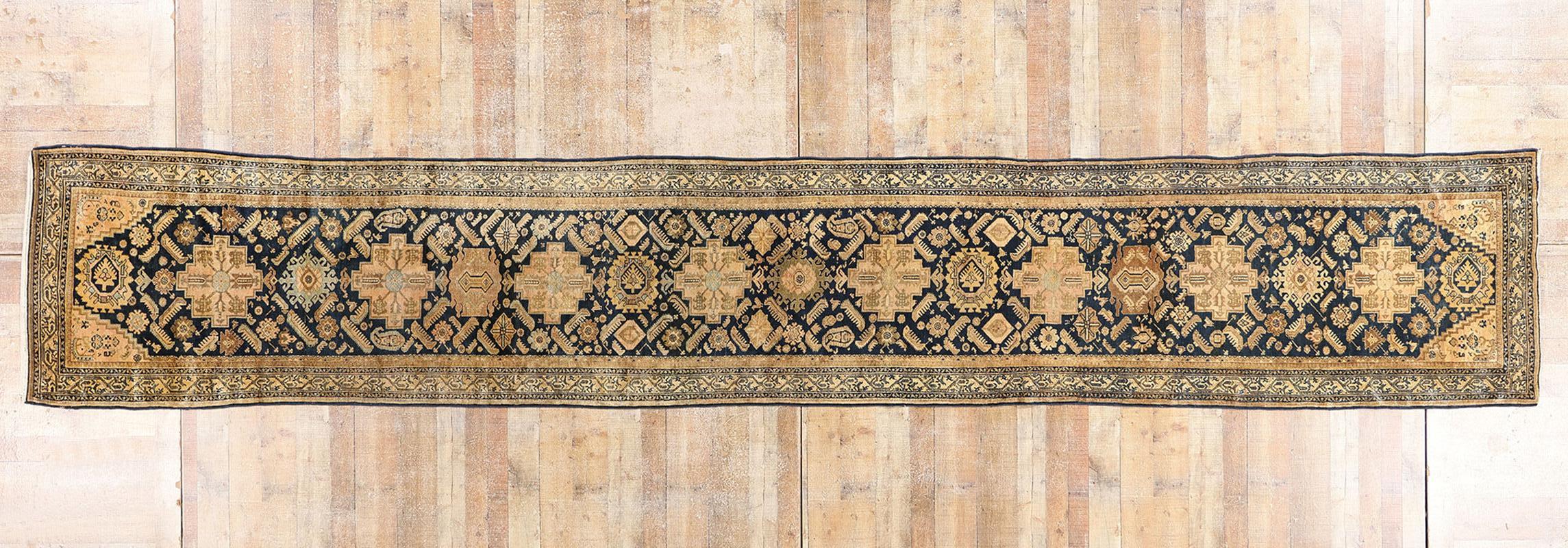 Late 19th Century Antique Persian Malayer Carpet with Modern Style For Sale 5