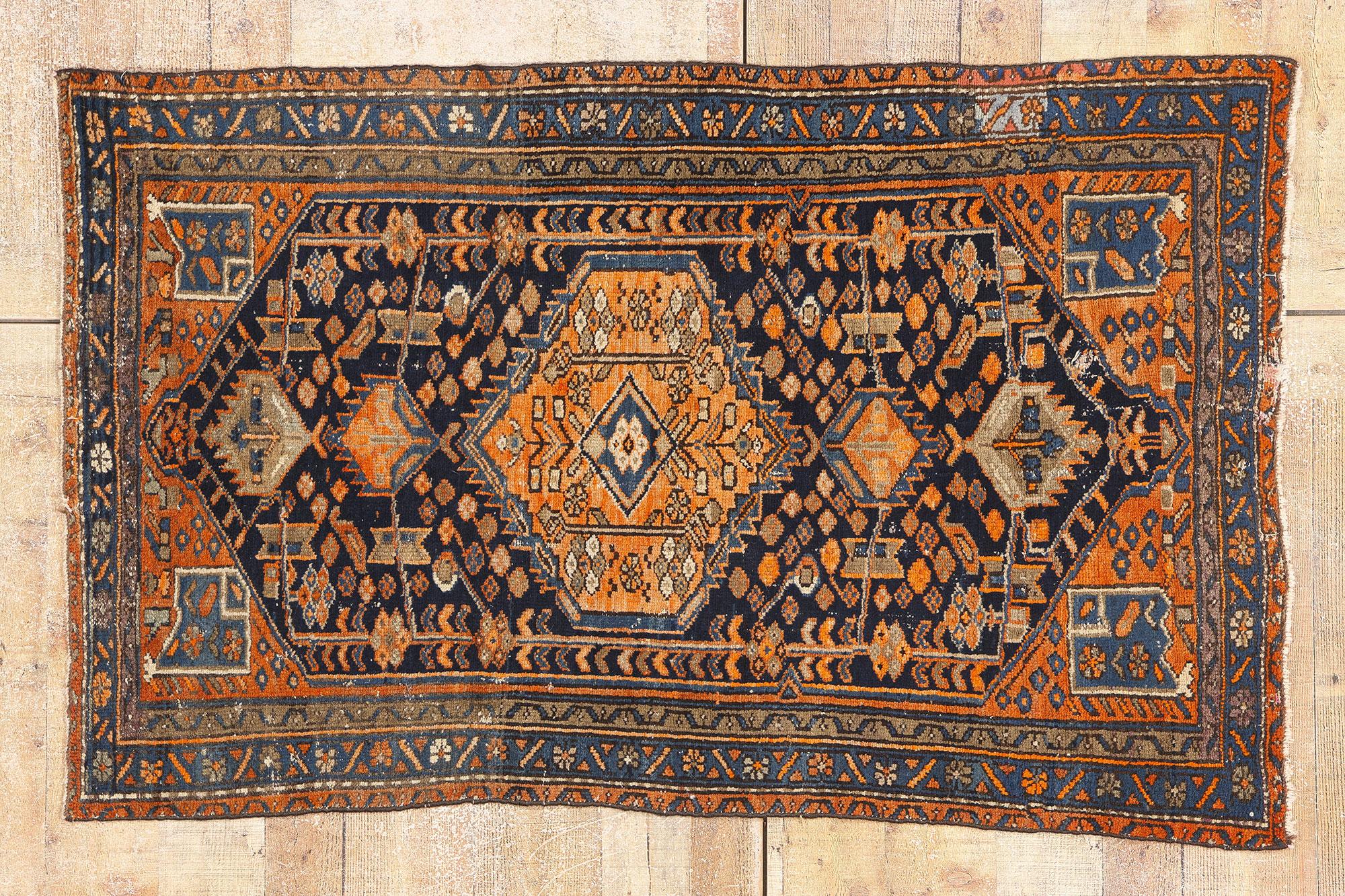 Late 19th Century Antique Persian Malayer Carpet with Traditional Style For Sale 5