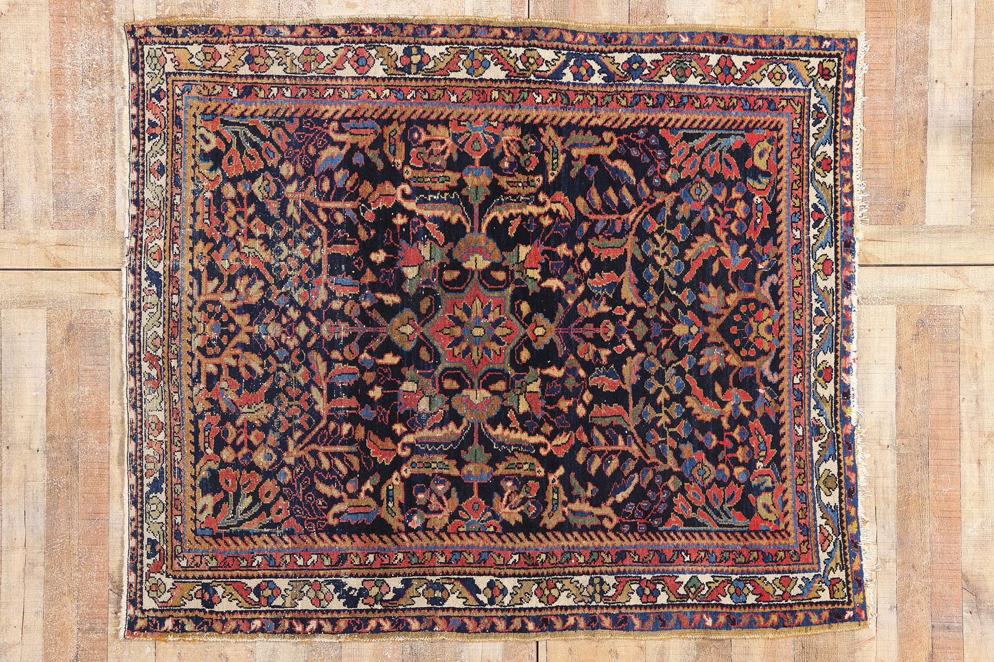 Late 19th Century Antique Persian Malayer Carpet with Traditional Style For Sale 4