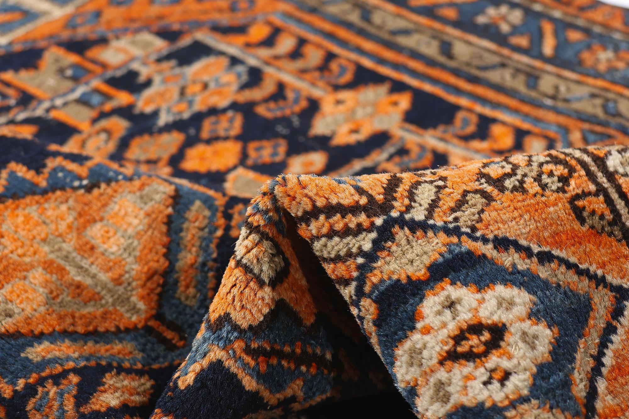 Late 19th Century Antique Persian Malayer Carpet with Traditional Style For Sale 1