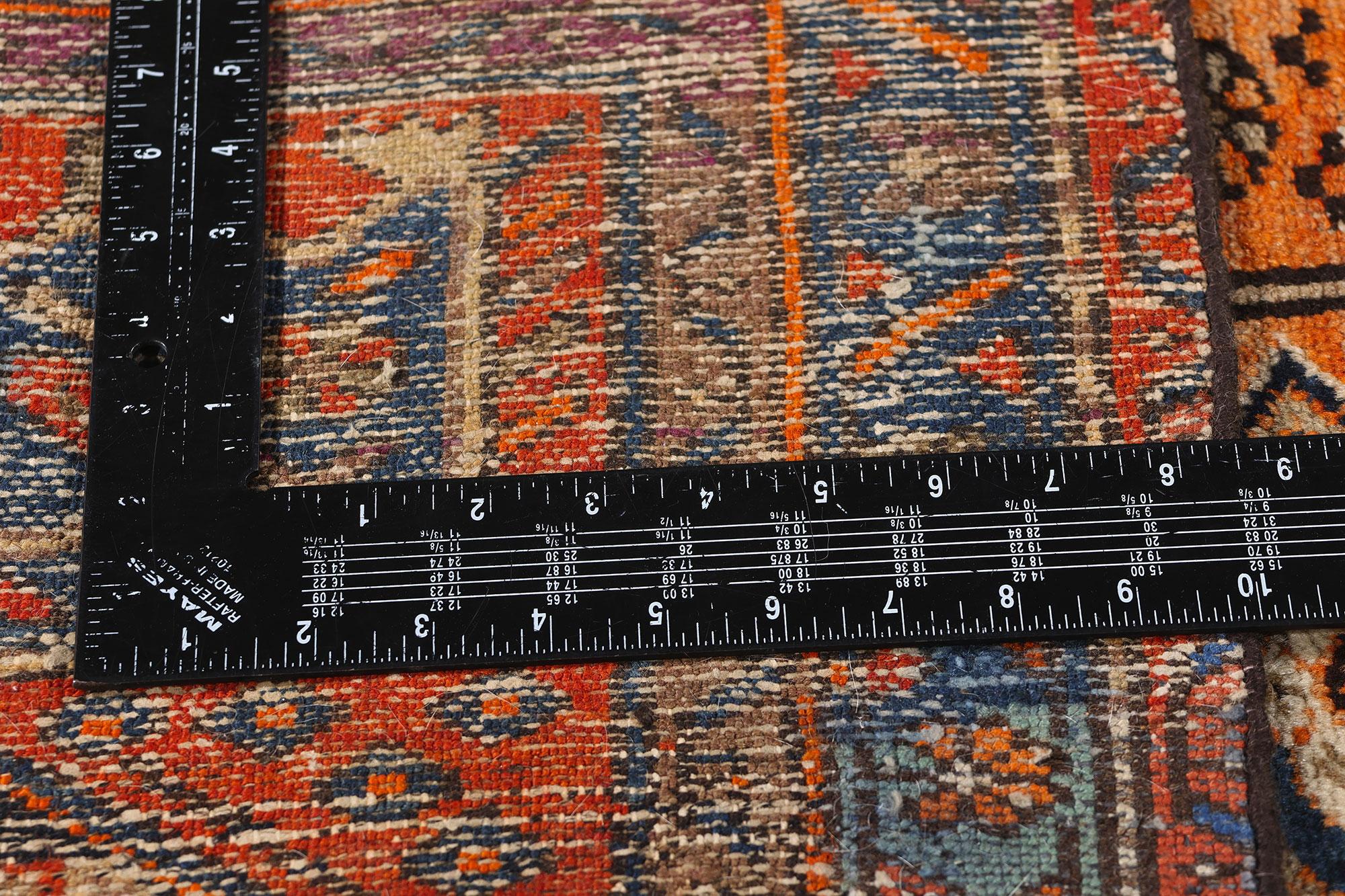 Late 19th Century Antique Persian Malayer Carpet with Traditional Style For Sale 2