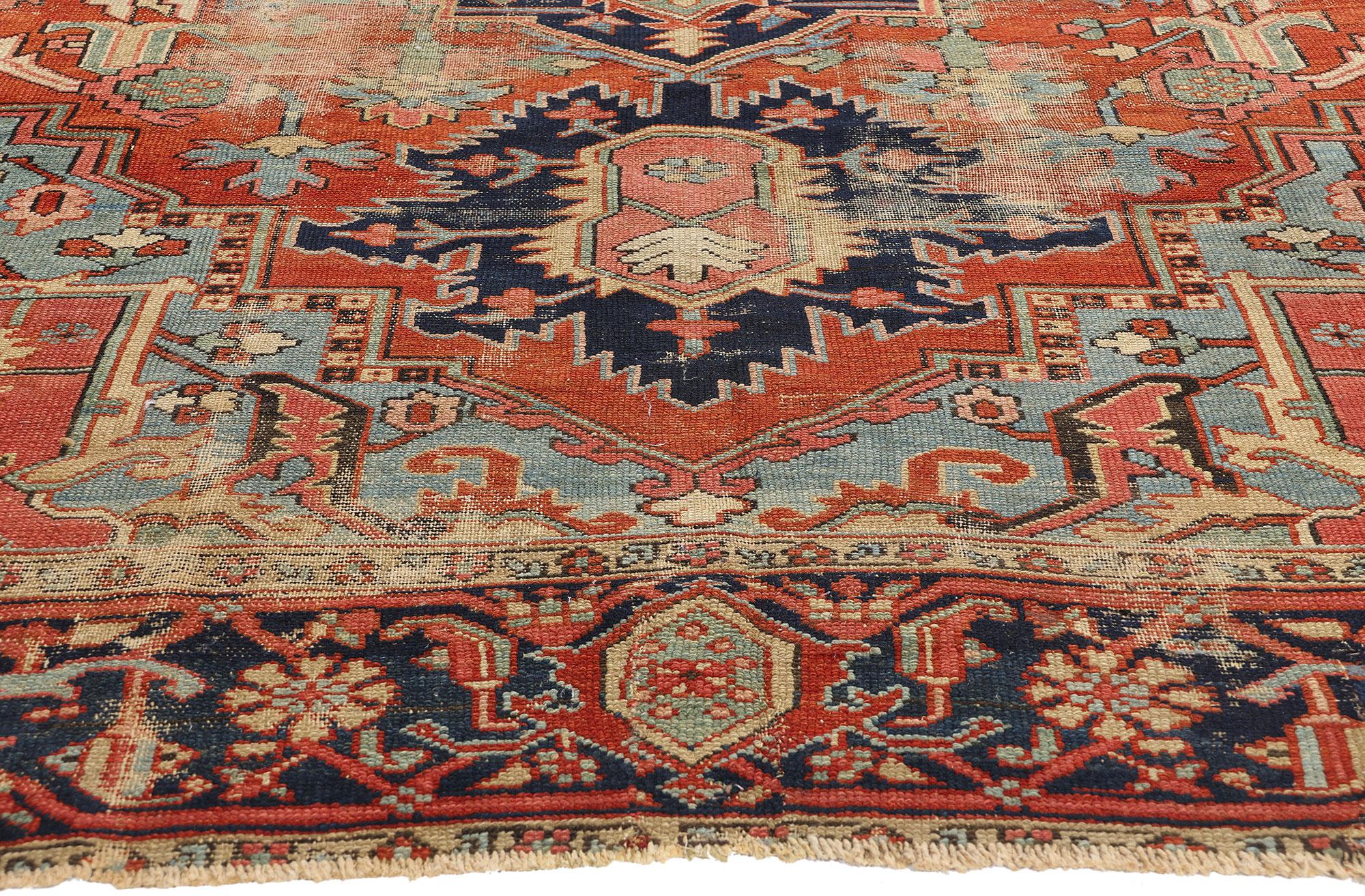 78922 Alfombra persa antigua Serapi de finales del siglo XIX, 08'11 x 12'04. Esta antigua alfombra persa Serapi de lana anudada a mano, de finales del siglo XIX, es un testimonio magistral de las tradiciones tejedoras del noroeste de Irán. Conocidas