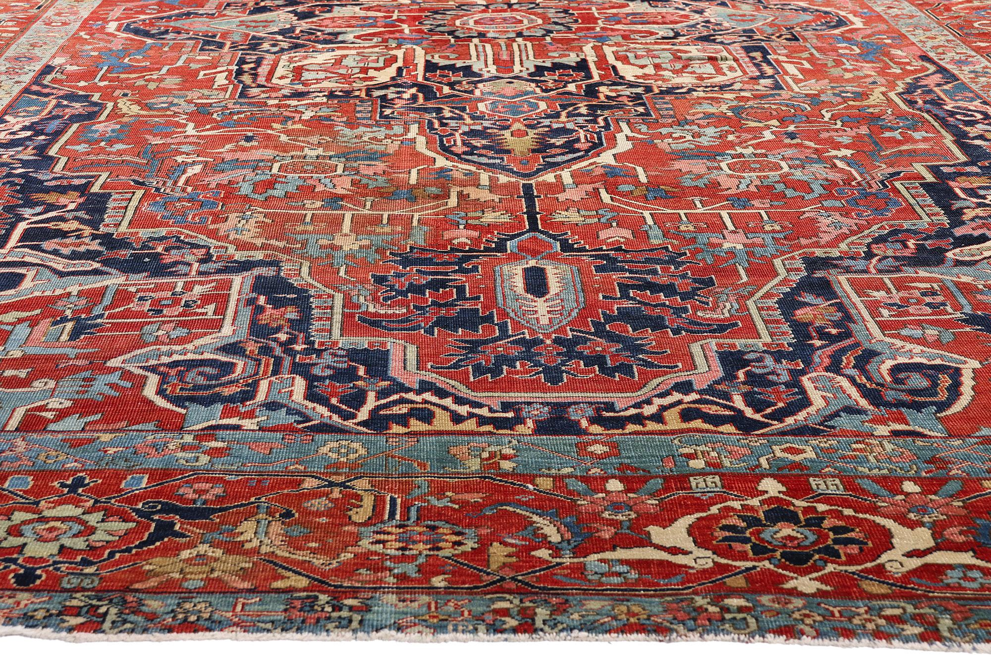 Late 19th Century Antique Persian Serapi Carpet with Traditional Style In Good Condition For Sale In Dallas, TX