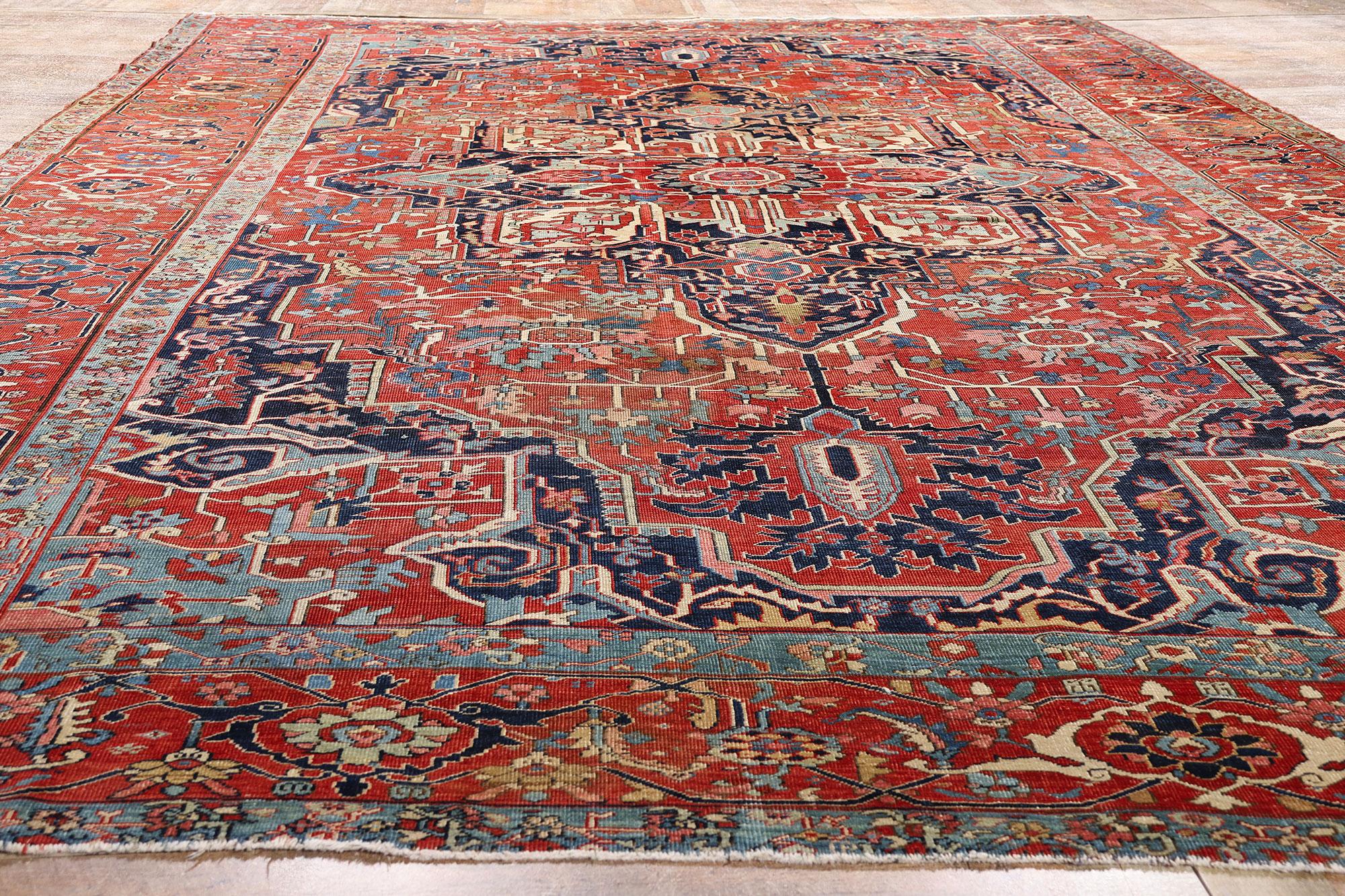 Late 19th Century Antique Persian Serapi Carpet with Traditional Style For Sale 1