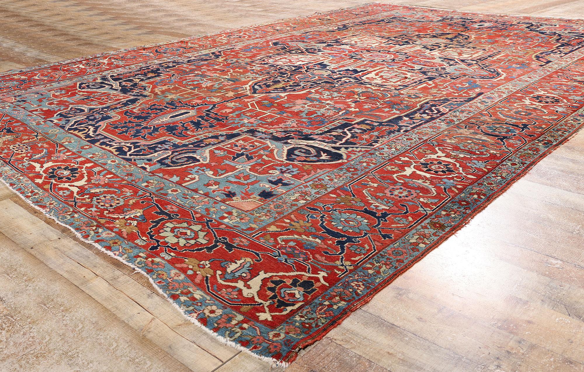 Late 19th Century Antique Persian Serapi Carpet with Traditional Style For Sale 3