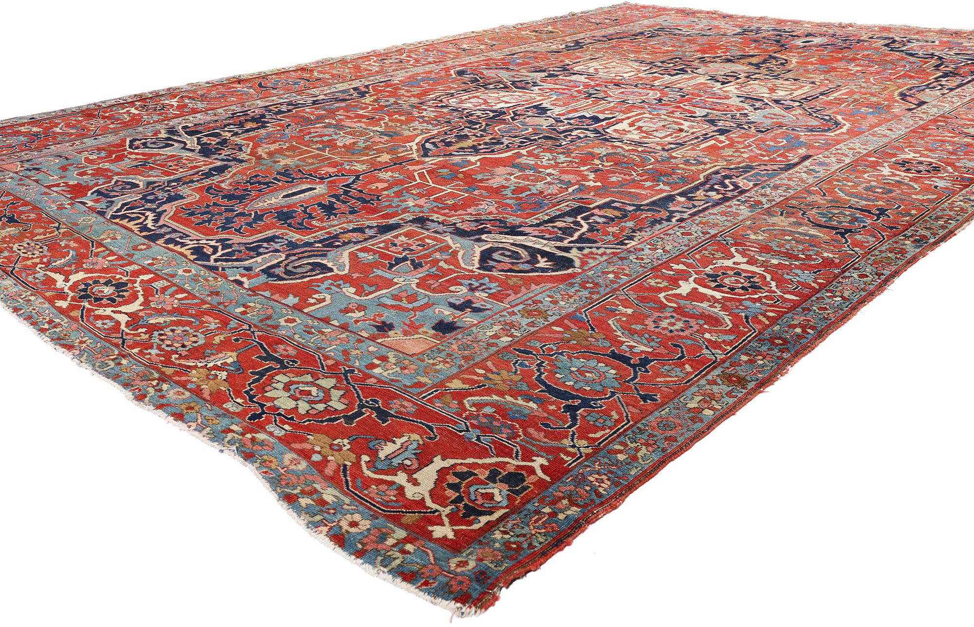 Late 19th Century Antique Persian Serapi Carpet with Traditional Style For Sale 4