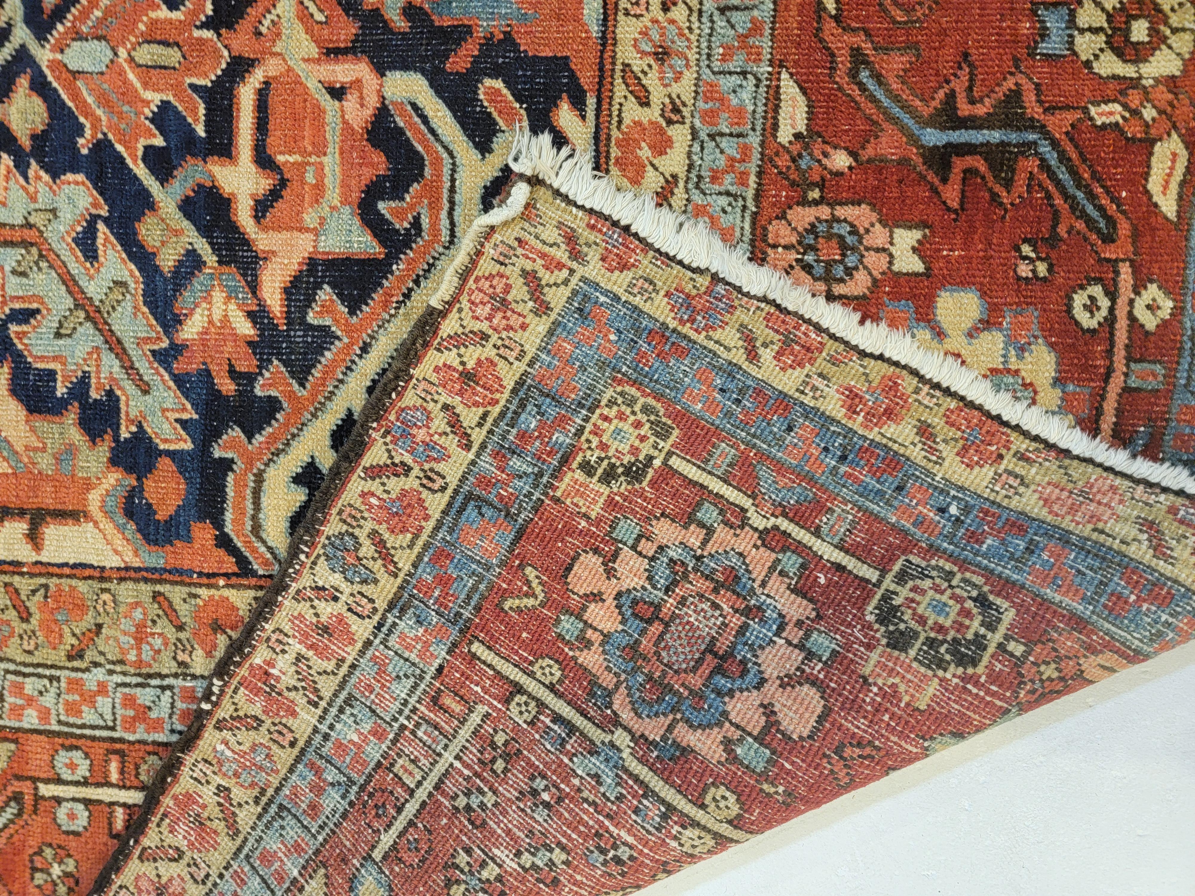 Antiker persischer Serapi-Teppich aus dem späten 19. Jahrhundert (Persisch) im Angebot